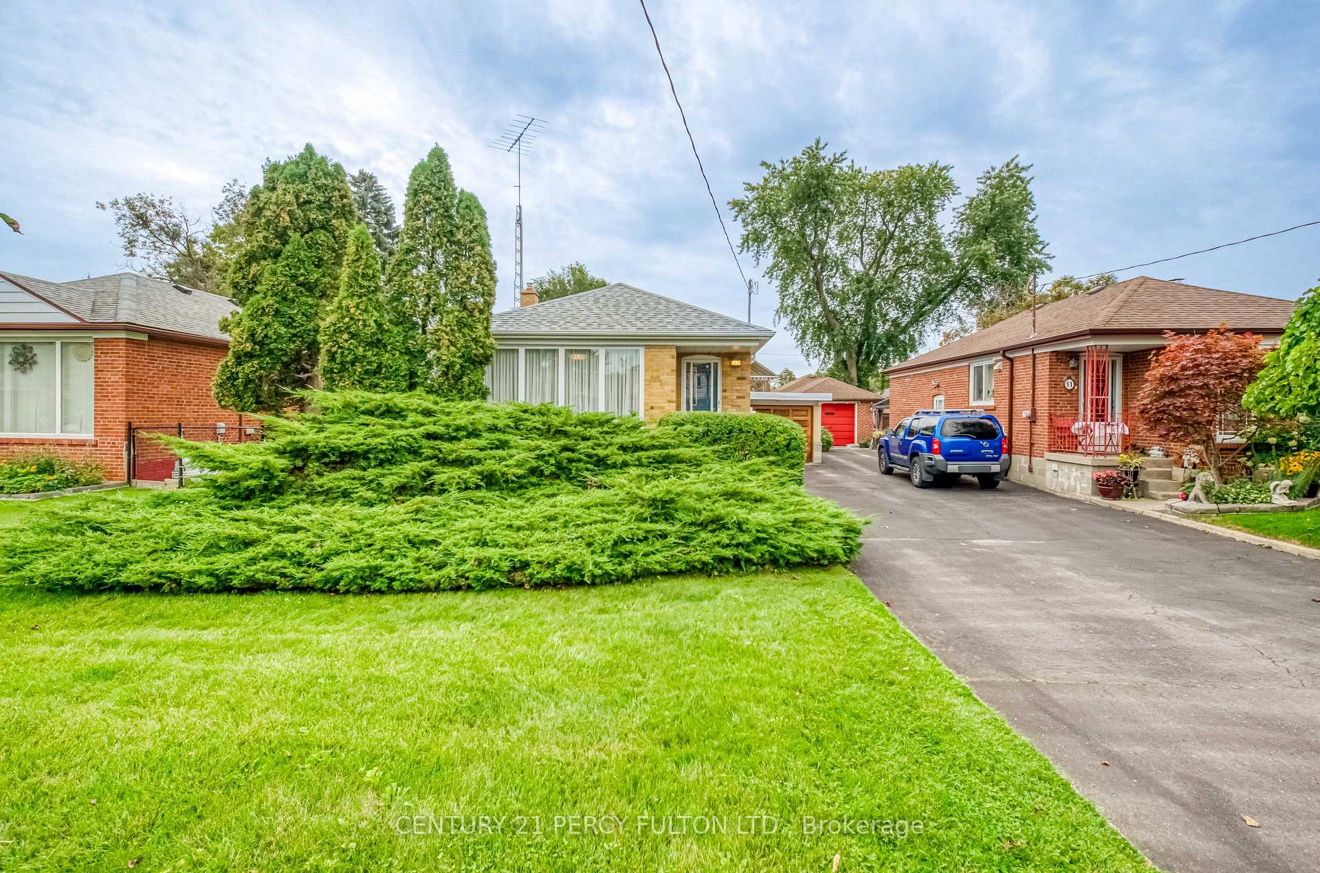Photo 2 of 13 Graylee Avenue, Scarborough, Eglinton East — HOMEH
