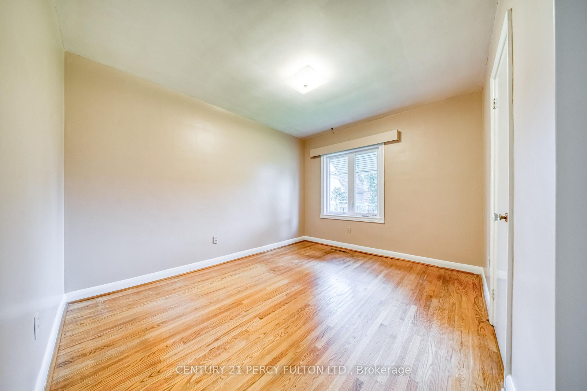 Photo 15 of 13 Graylee Avenue, Scarborough, Eglinton East — HOMEH
