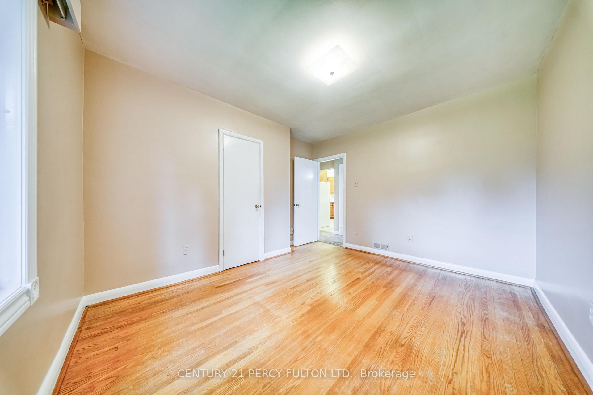 Photo 16 of 13 Graylee Avenue, Scarborough, Eglinton East — HOMEH