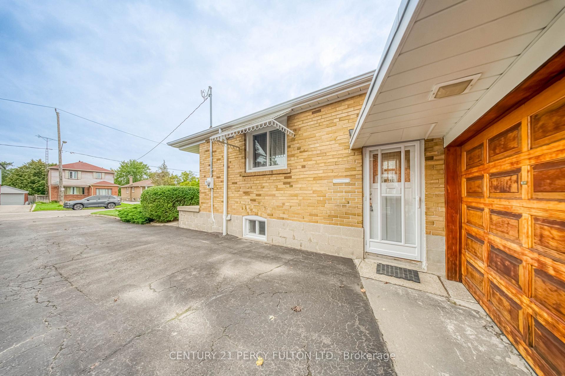 Photo 21 of 13 Graylee Avenue, Scarborough, Eglinton East — HOMEH