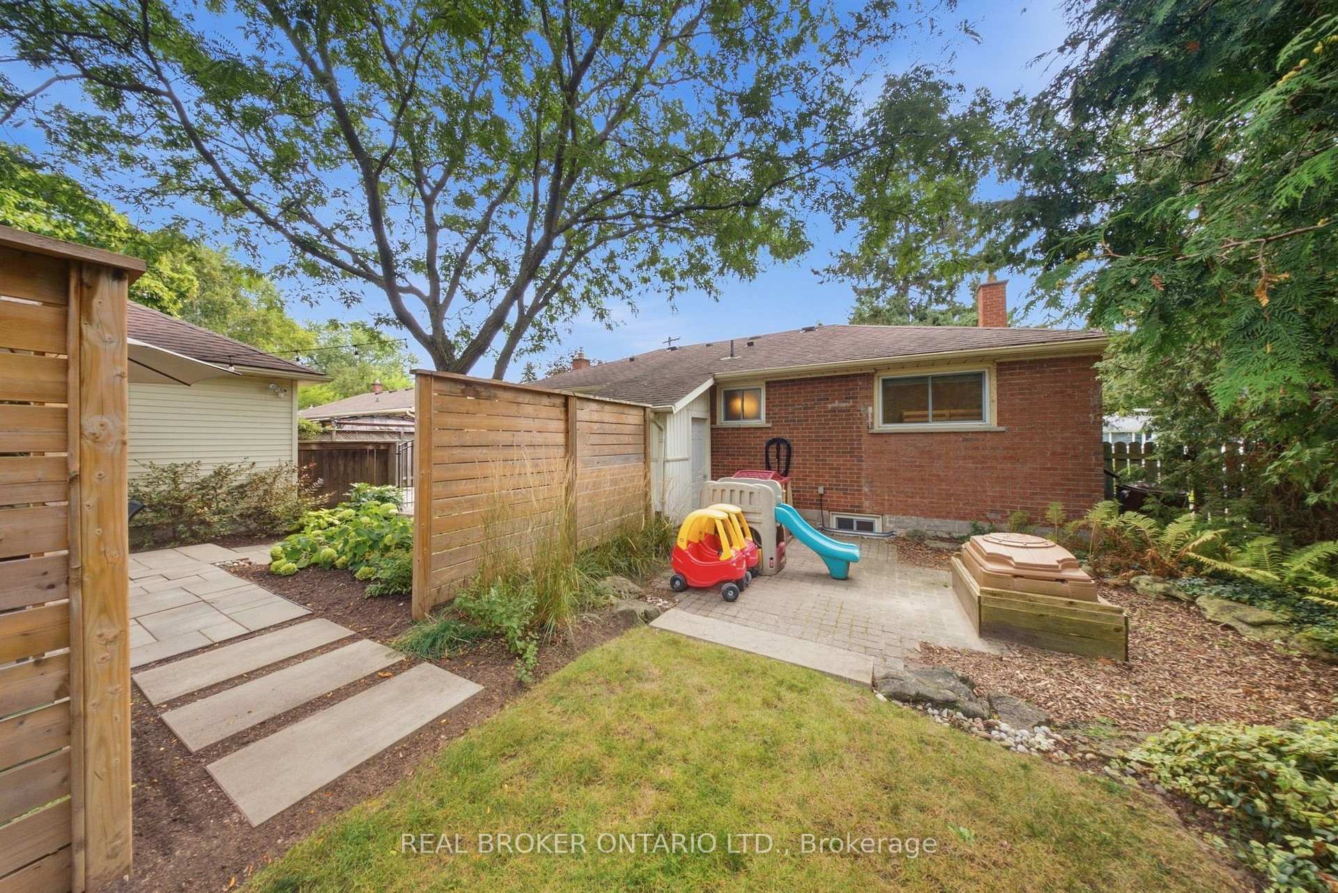 Photo 28 of 505 Enfield Road, Burlington, LaSalle — HOMEH