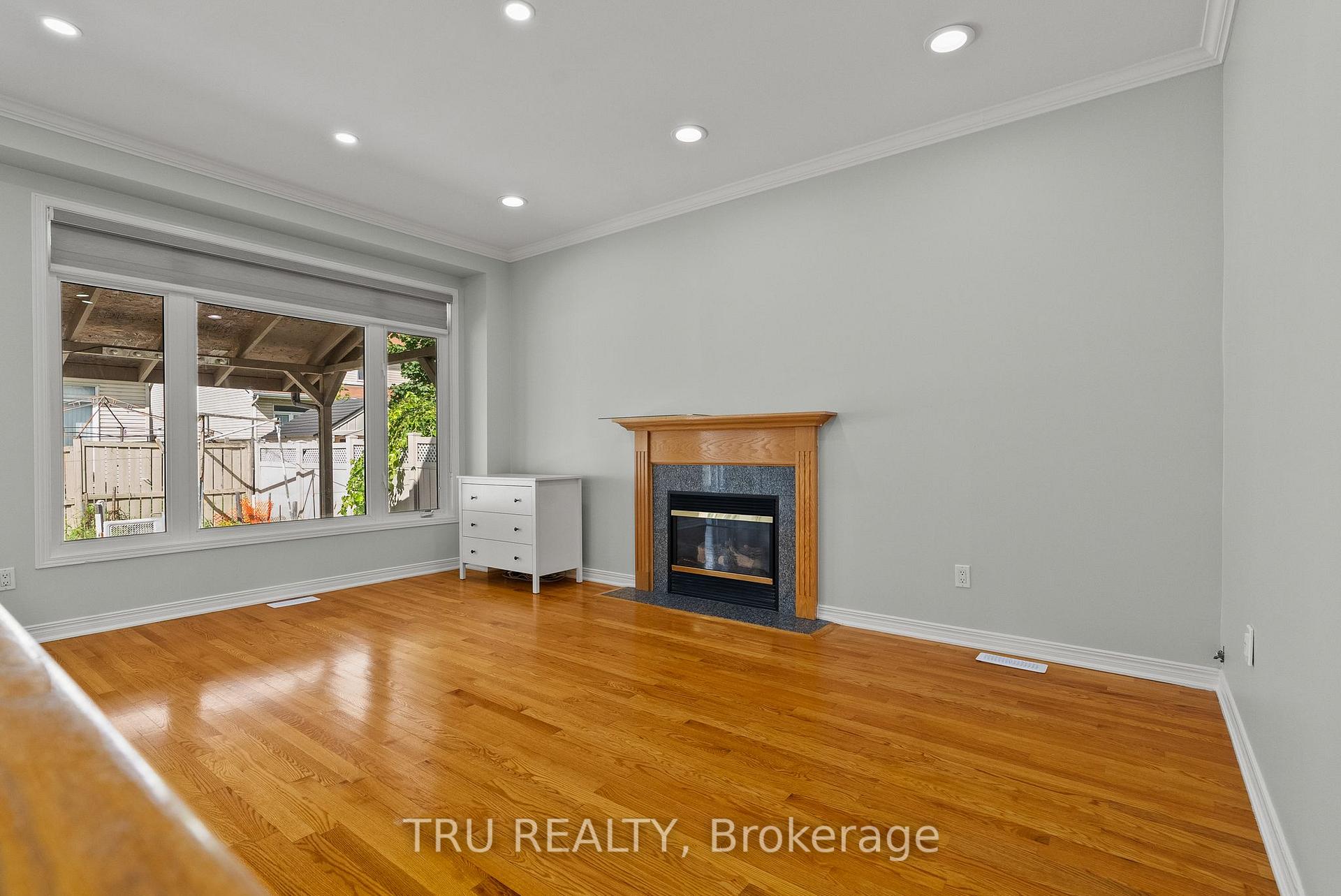 Photo 12 of 27 Upminster Way, Ottawa, Barrhaven - Longfields — HOMEH