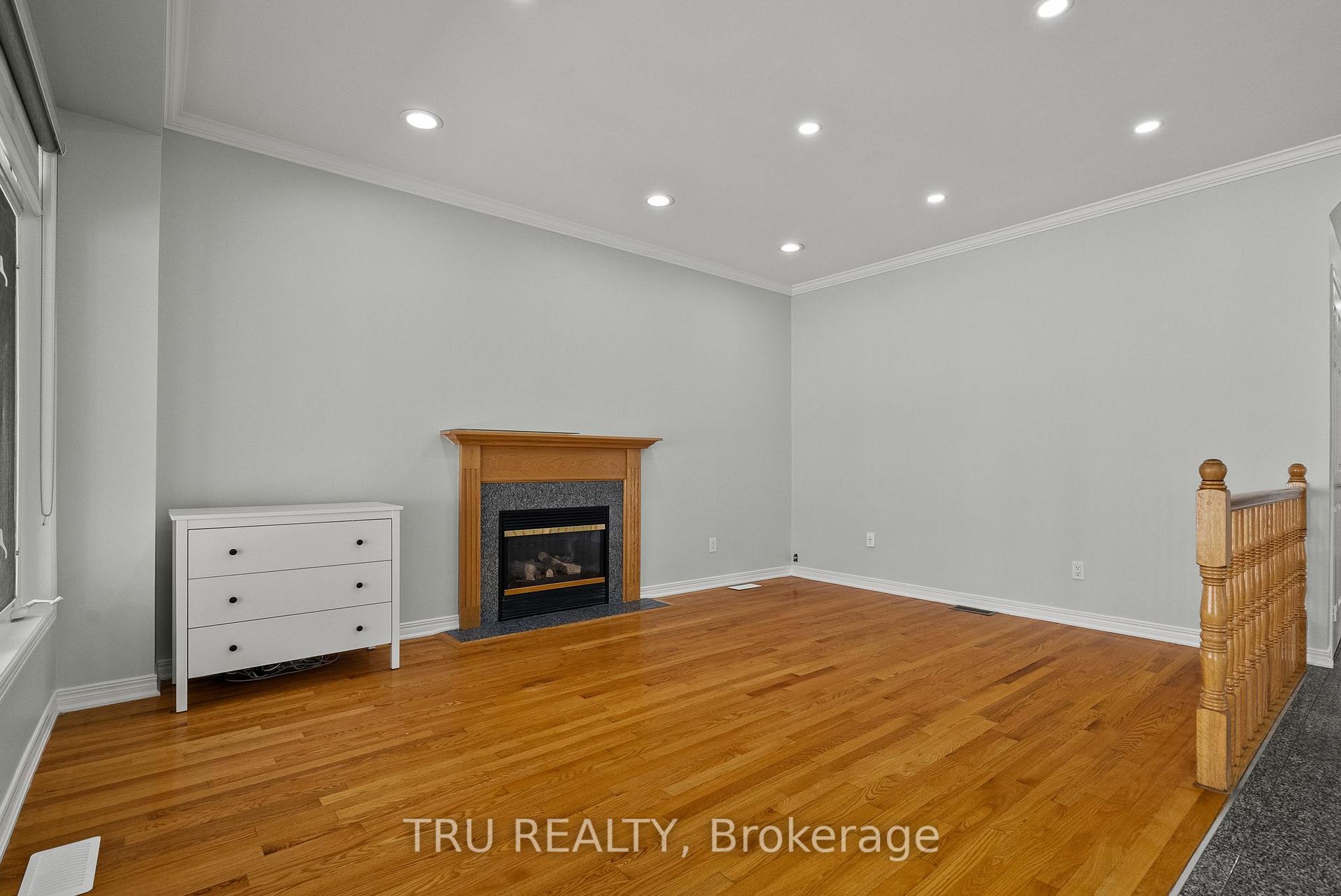 Photo 16 of 27 Upminster Way, Ottawa, Barrhaven - Longfields — HOMEH