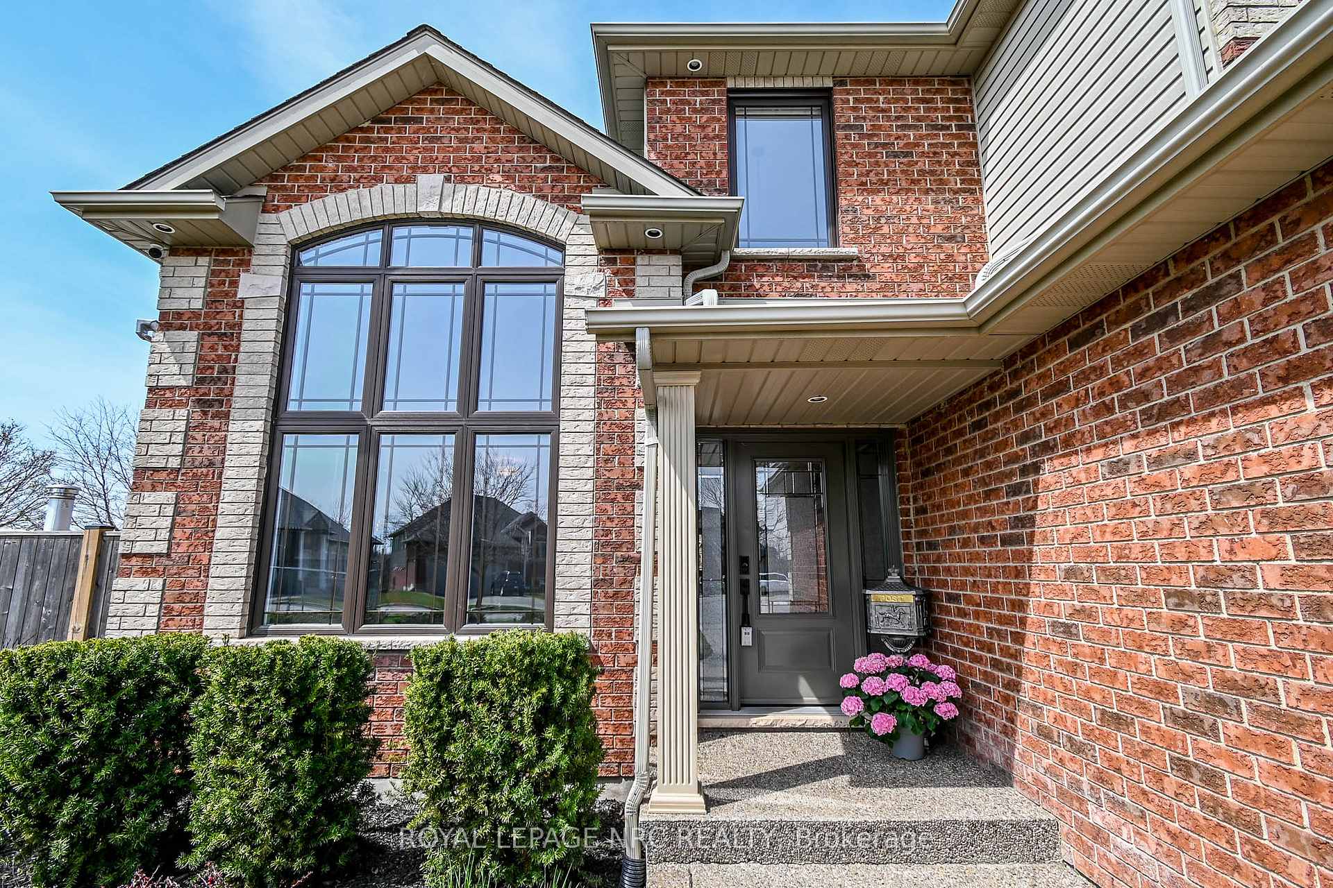 Photo 2 of 239 Colbeck Drive, Welland, Coyle Creek — HOMEH