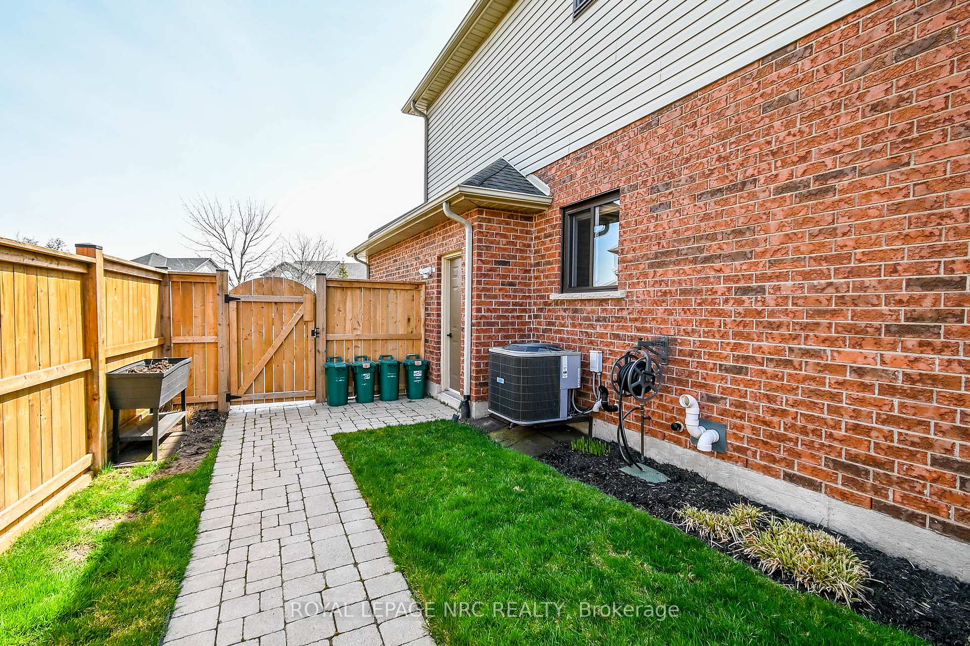 Photo 40 of 239 Colbeck Drive, Welland, Coyle Creek — HOMEH