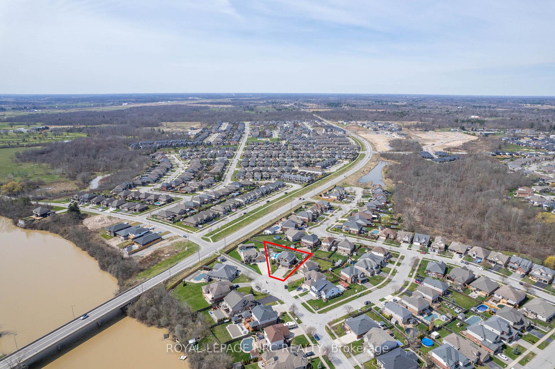 Photo 45 of 239 Colbeck Drive, Welland, Coyle Creek — HOMEH