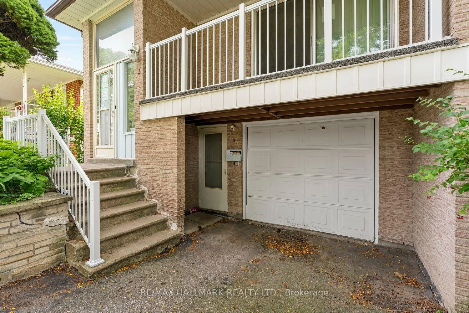 Photo 2 of 3 Pindar Crescent, North York, Pleasant View — HOMEH