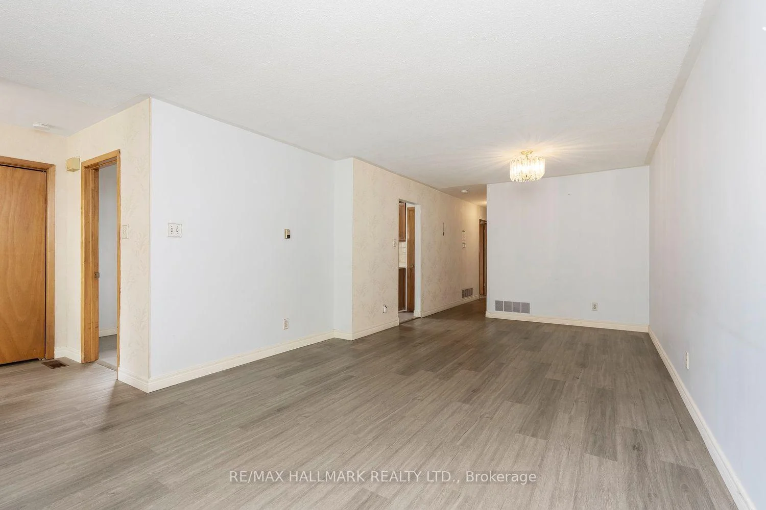 Photo 5 of 3 Pindar Crescent, North York, Pleasant View — HOMEH