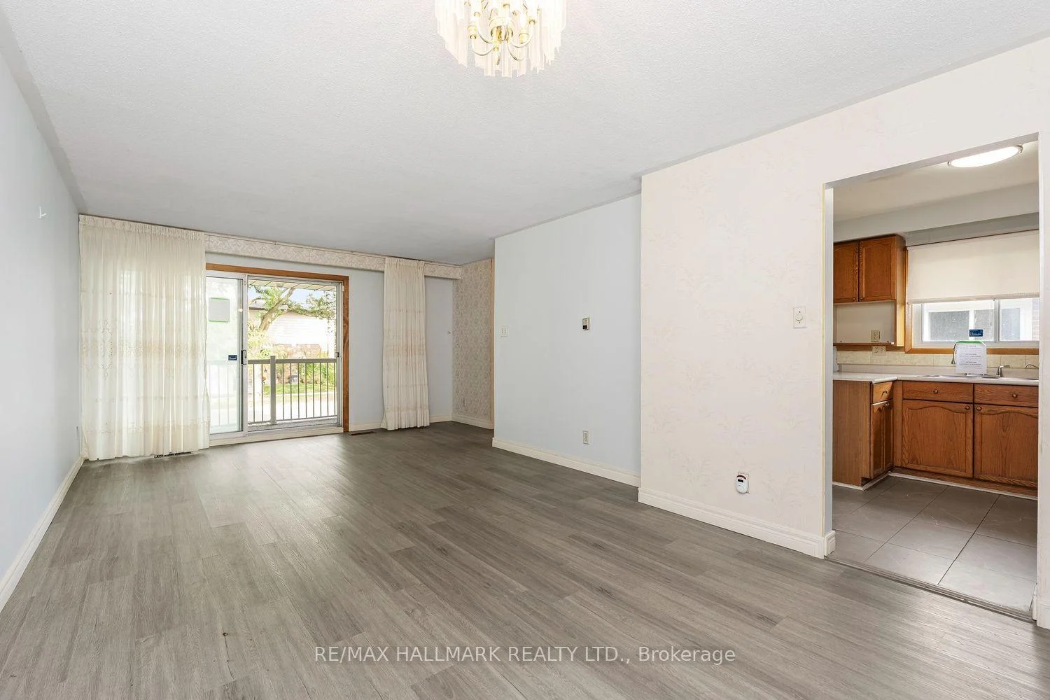 Photo 6 of 3 Pindar Crescent, North York, Pleasant View — HOMEH