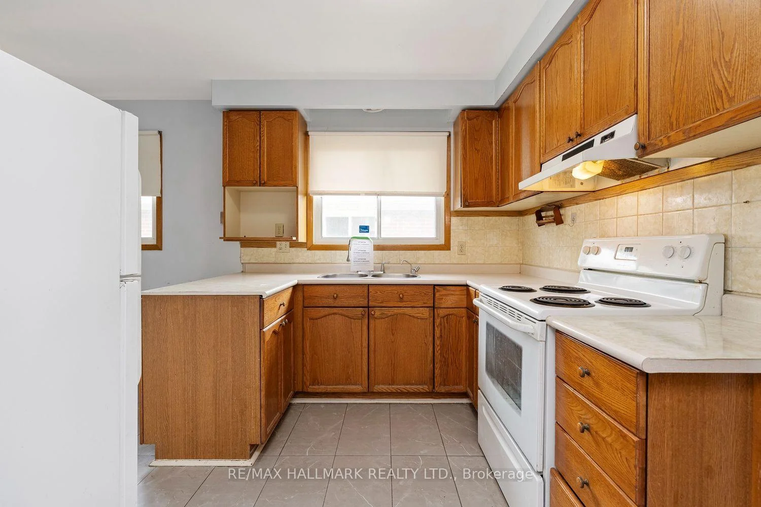 Photo 7 of 3 Pindar Crescent, North York, Pleasant View — HOMEH