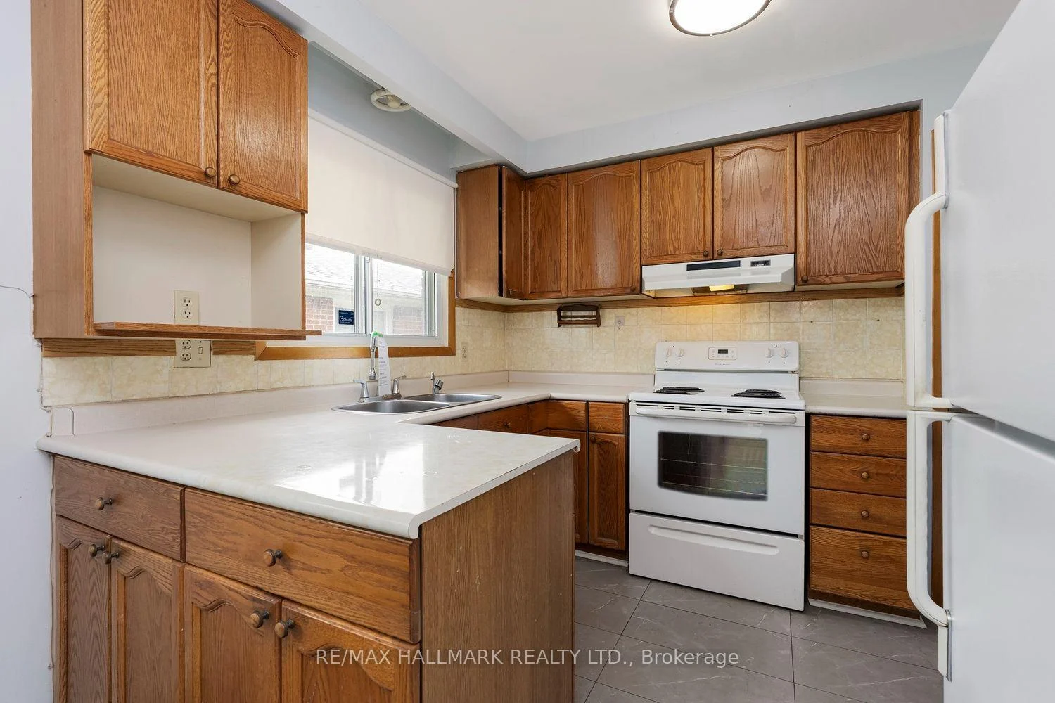 Photo 9 of 3 Pindar Crescent, North York, Pleasant View — HOMEH