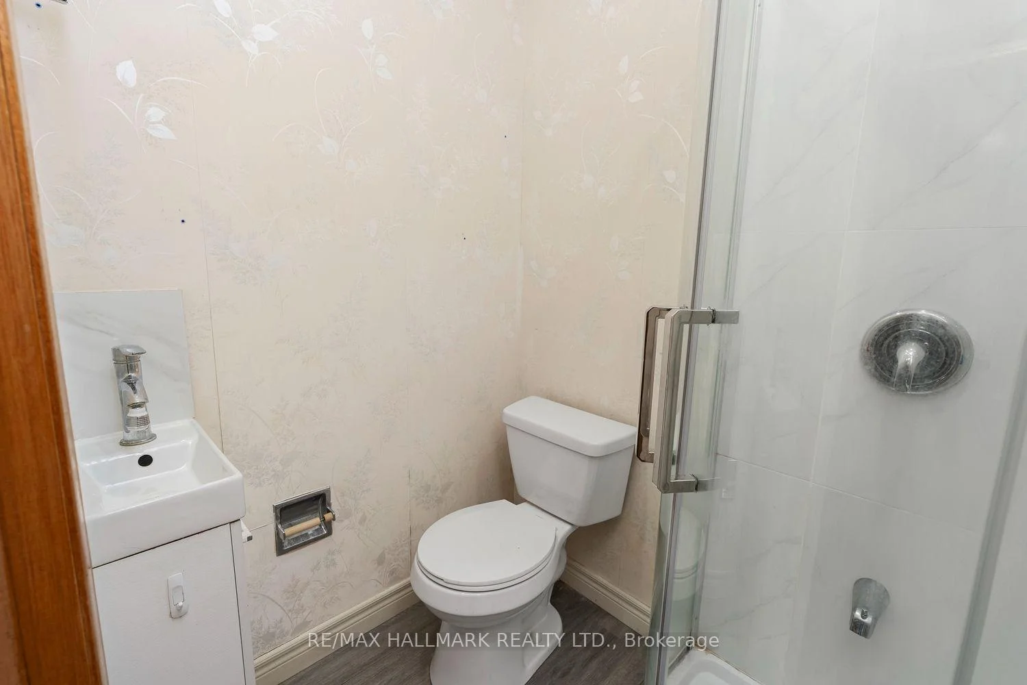 Photo 11 of 3 Pindar Crescent, North York, Pleasant View — HOMEH