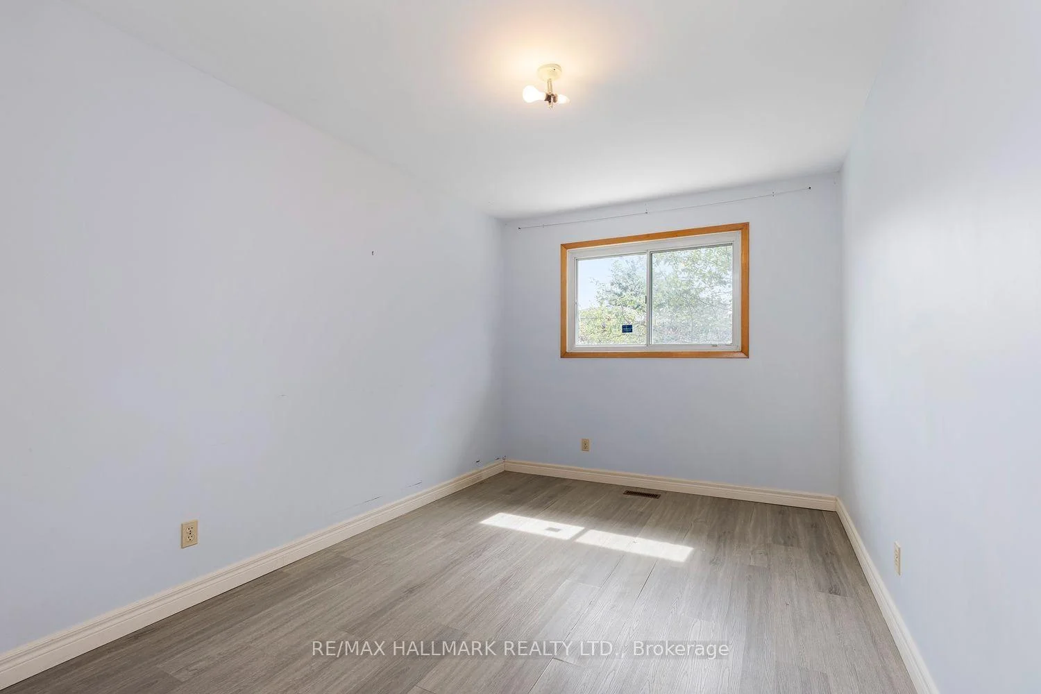 Photo 12 of 3 Pindar Crescent, North York, Pleasant View — HOMEH