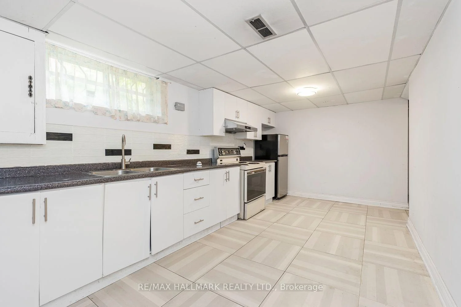 Photo 14 of 3 Pindar Crescent, North York, Pleasant View — HOMEH
