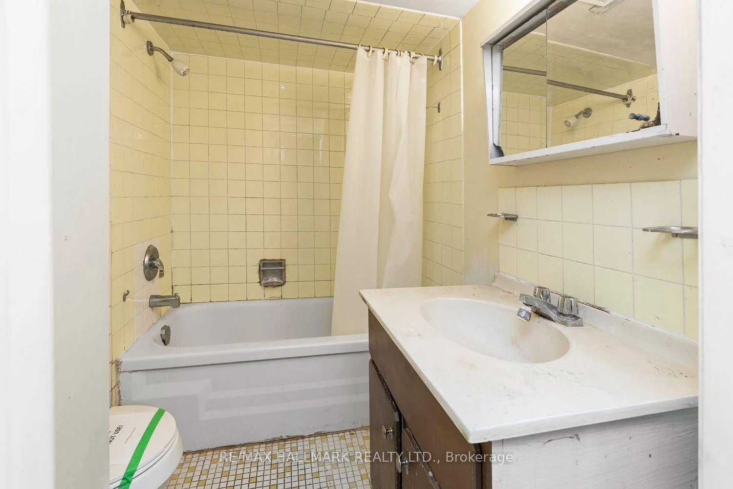 Photo 15 of 3 Pindar Crescent, North York, Pleasant View — HOMEH