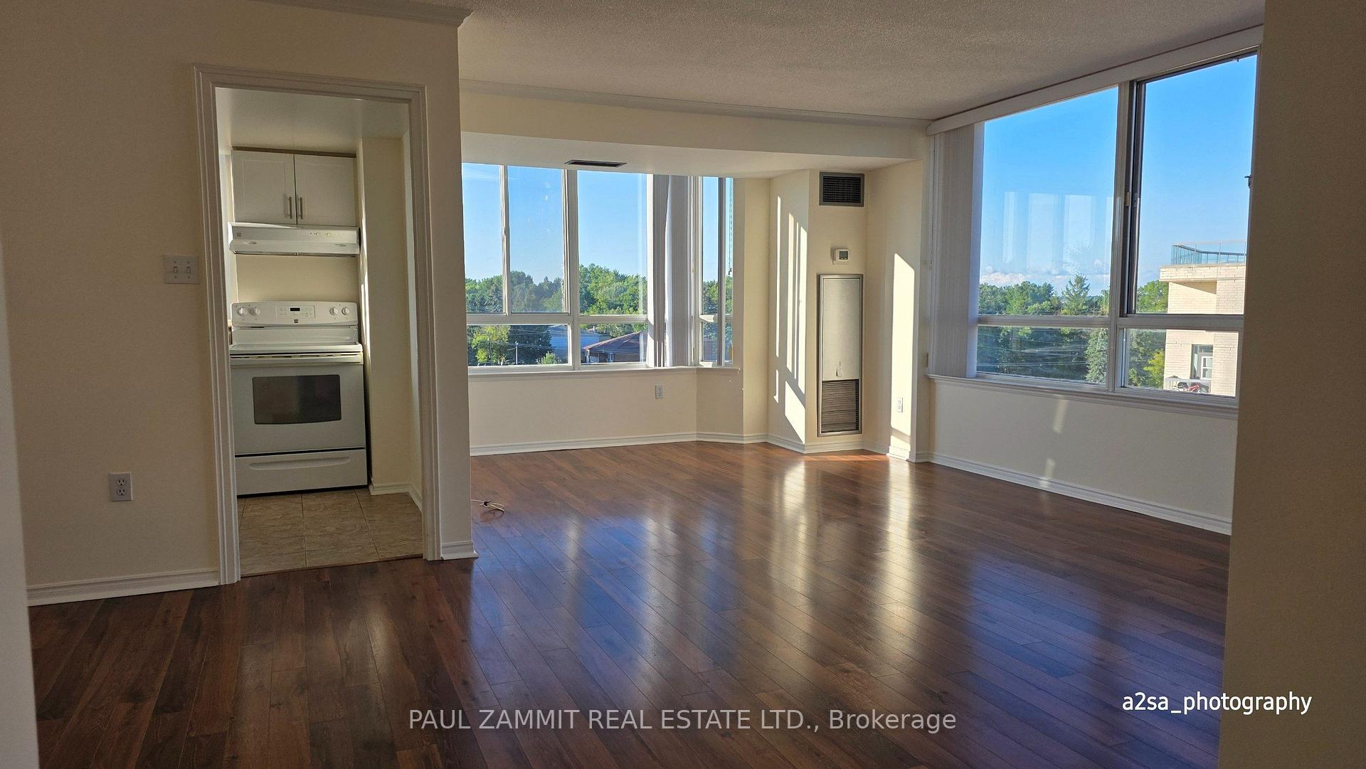 Photo 1 of Unit 804, 270 Davis Drive, Newmarket, Central Newmarket — HOMEH