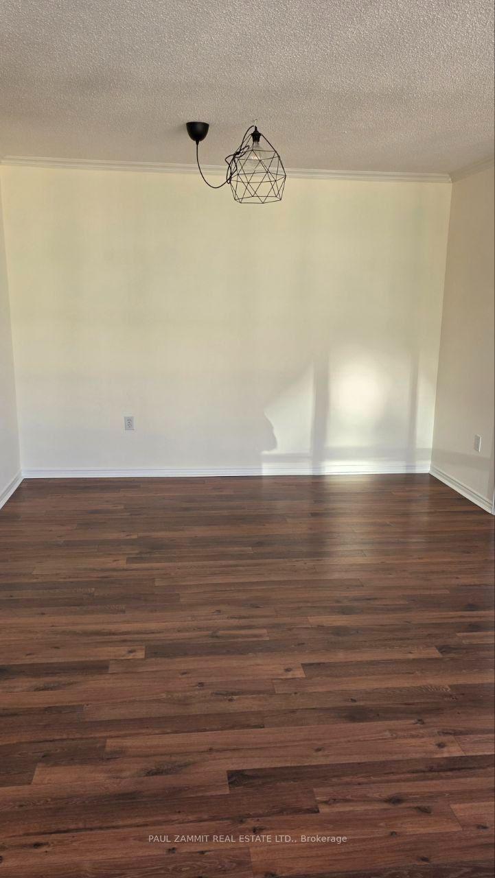 Photo 3 of Unit 804, 270 Davis Drive, Newmarket, Central Newmarket — HOMEH