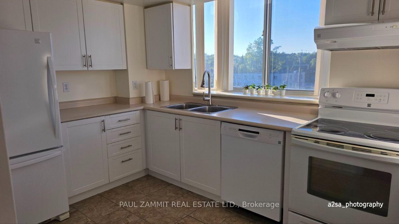 Photo 9 of Unit 804, 270 Davis Drive, Newmarket, Central Newmarket — HOMEH