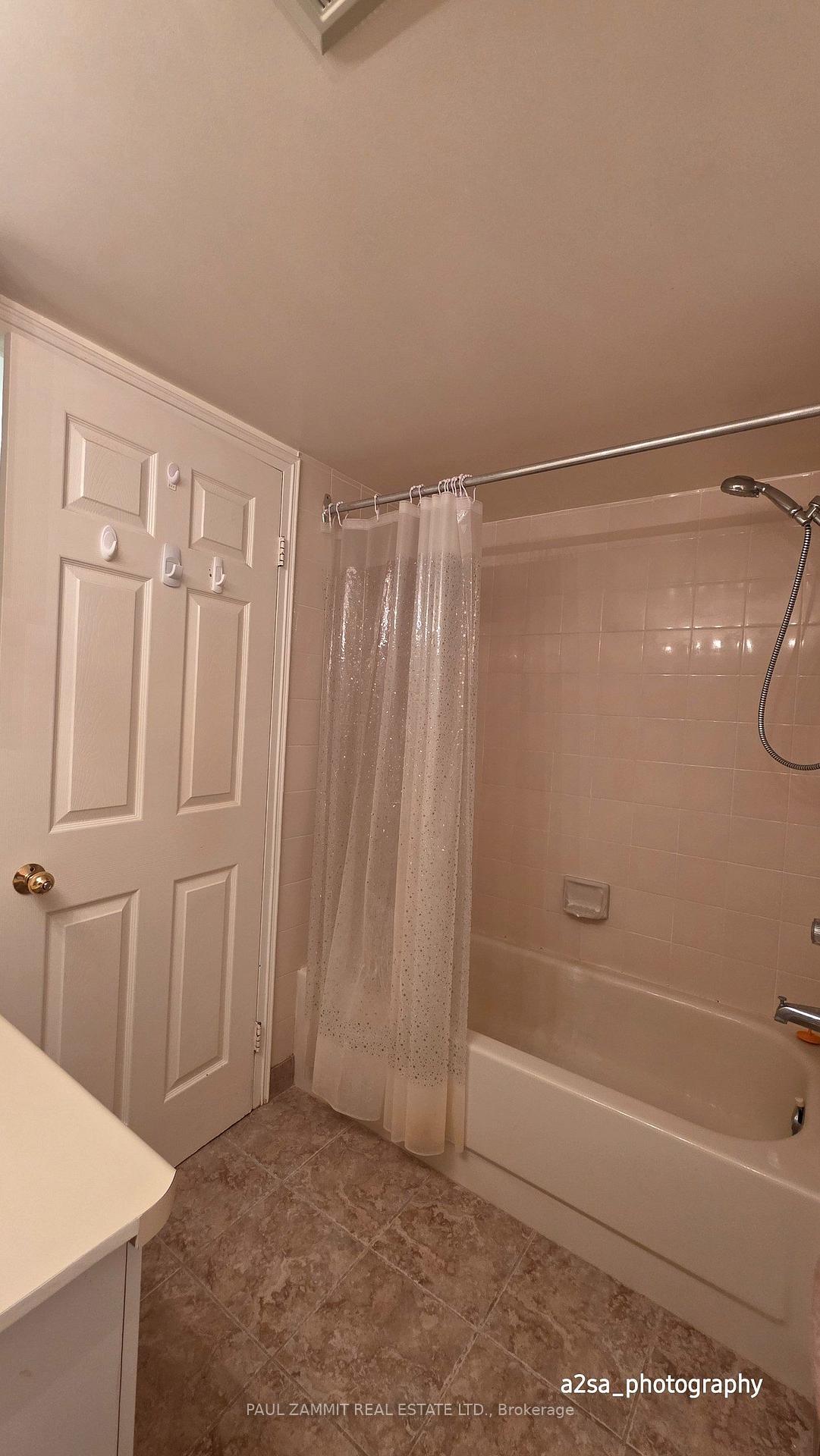 Photo 14 of Unit 804, 270 Davis Drive, Newmarket, Central Newmarket — HOMEH