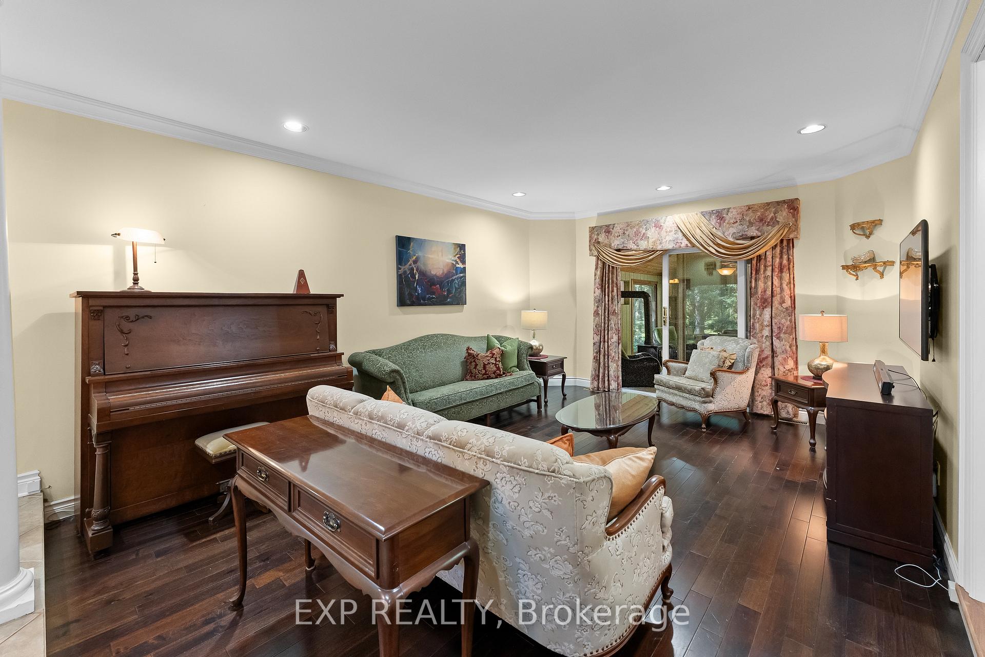 Photo 13 of 1110 Centre Street, Pelham, Fenwick — HOMEH