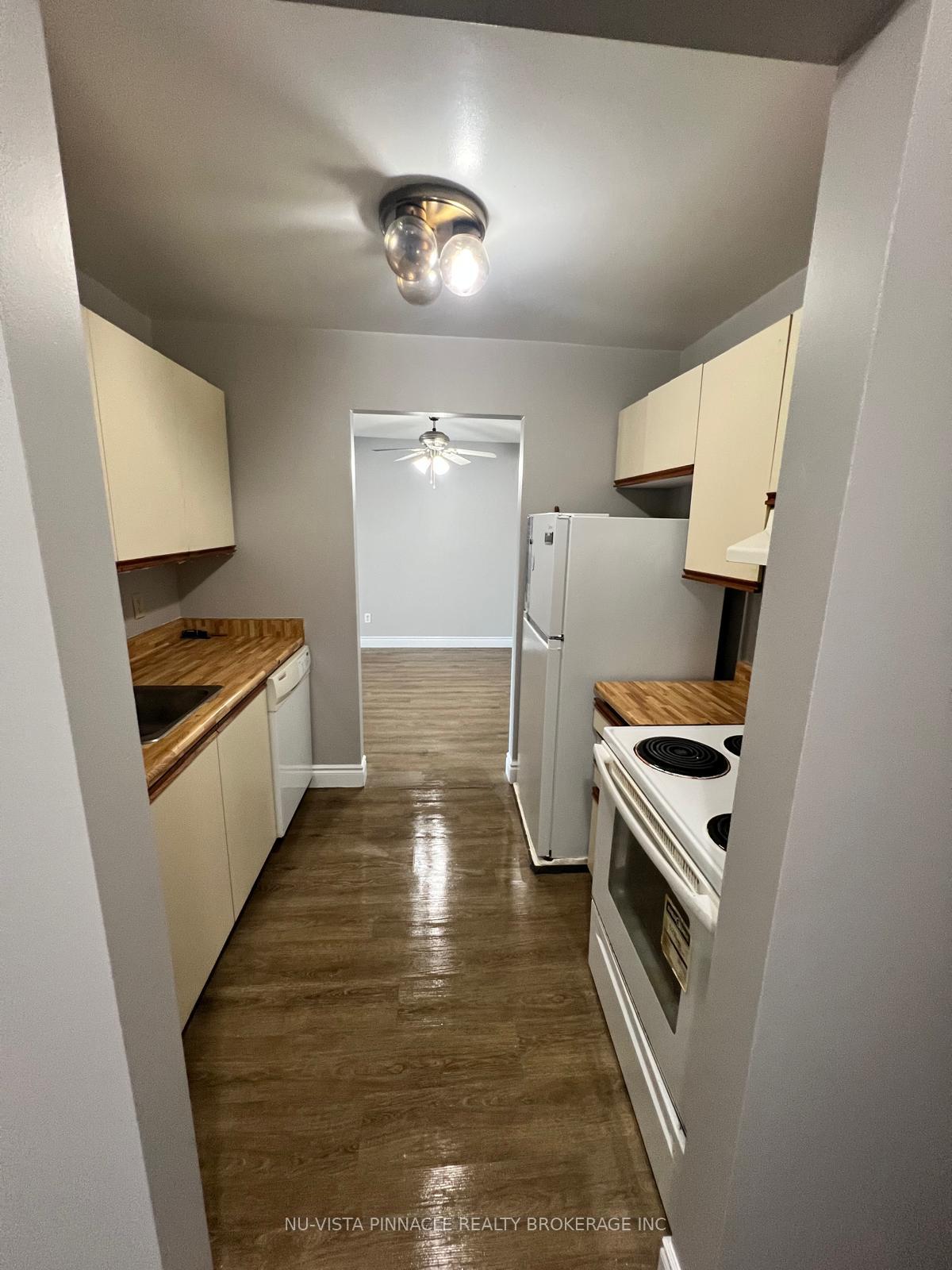 Photo 4 of Unit 303, 727 Deveron Crescent, London, South T — HOMEH