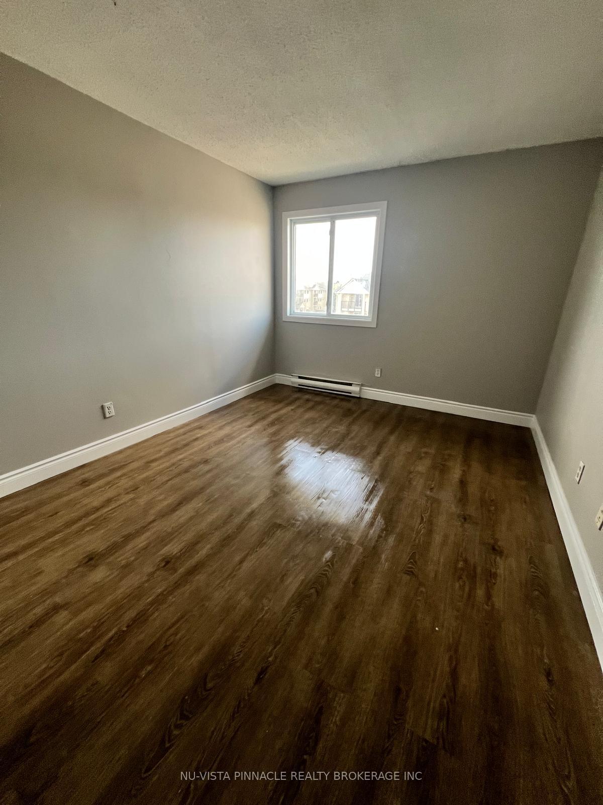 Photo 12 of Unit 303, 727 Deveron Crescent, London, South T — HOMEH