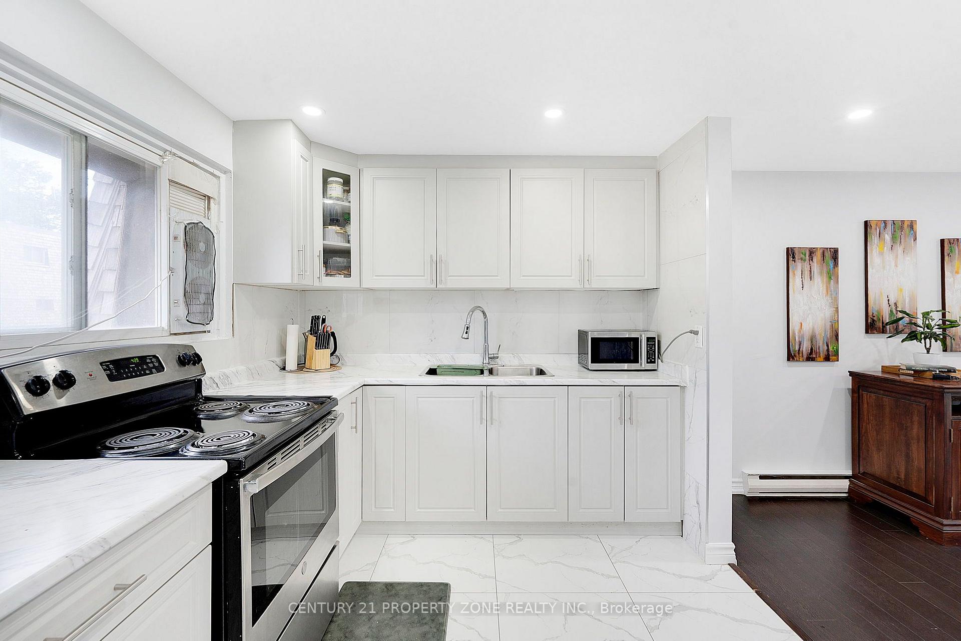 Photo 10 of 5 Briar Path, Brampton, Avondale — HOMEH