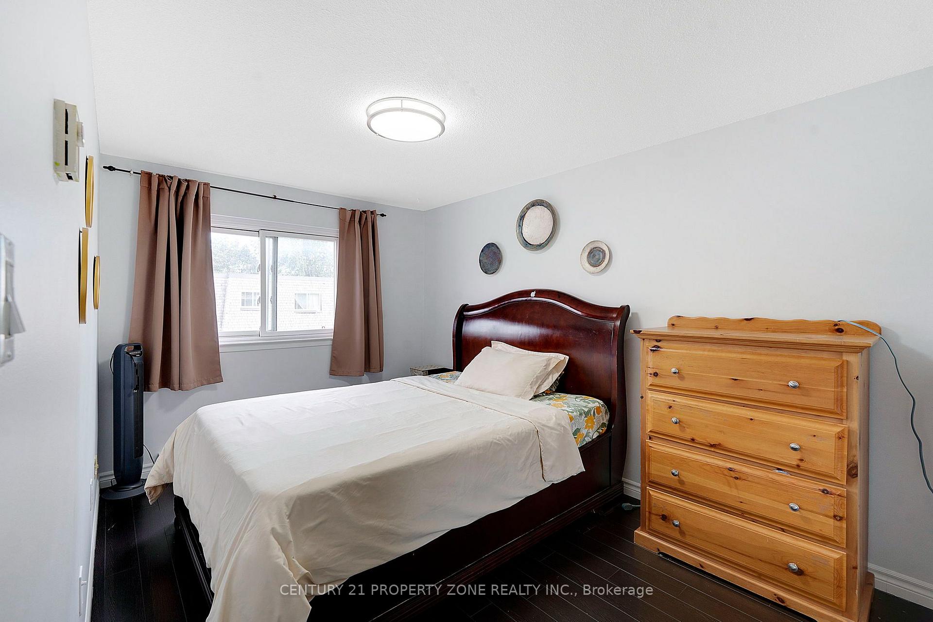 Photo 13 of 5 Briar Path, Brampton, Avondale — HOMEH