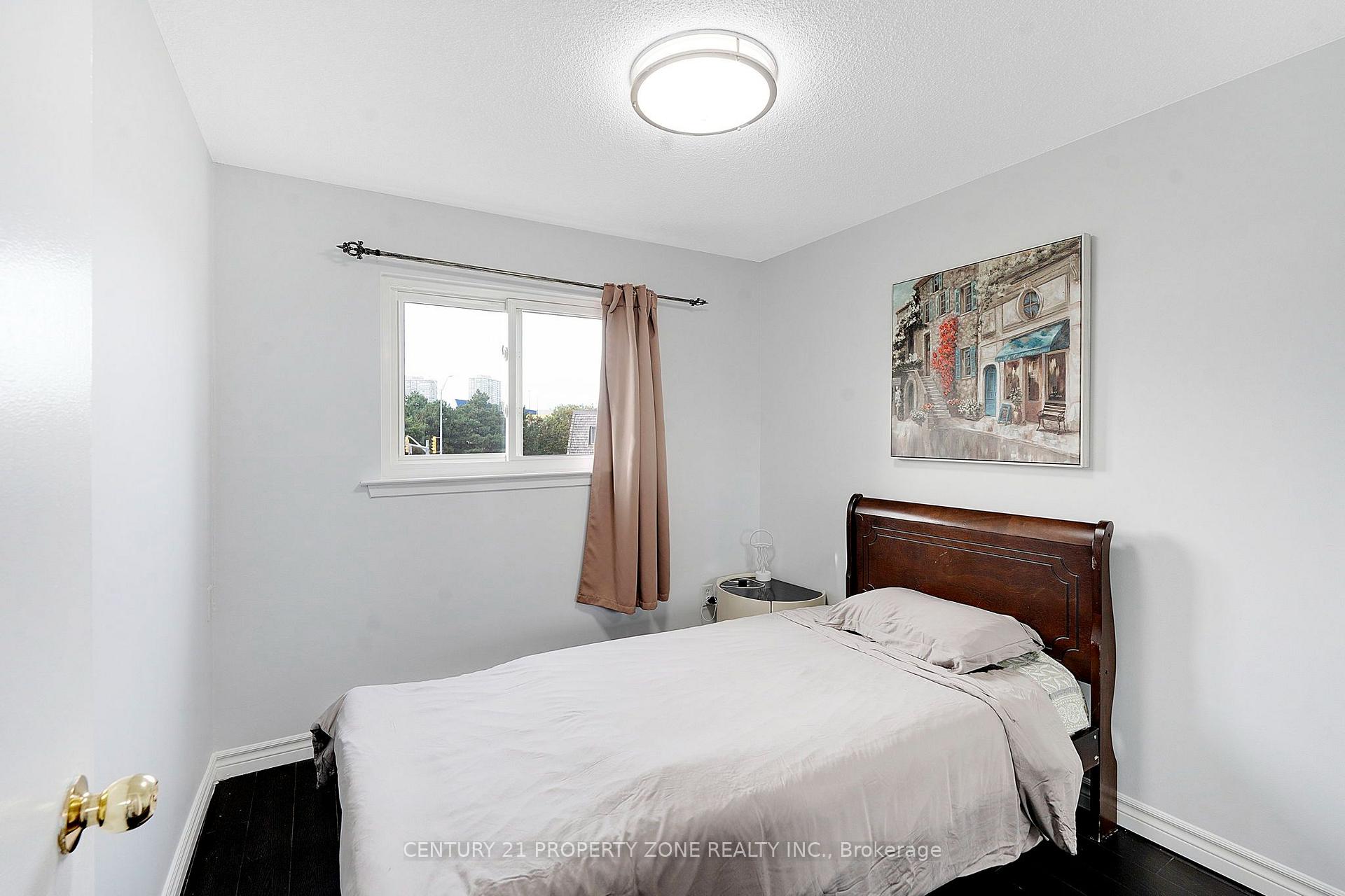 Photo 14 of 5 Briar Path, Brampton, Avondale — HOMEH