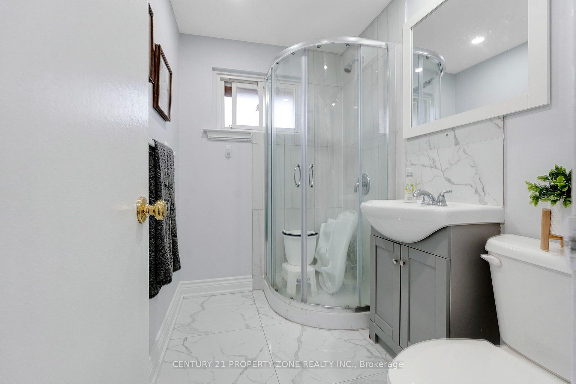 Photo 18 of 5 Briar Path, Brampton, Avondale — HOMEH