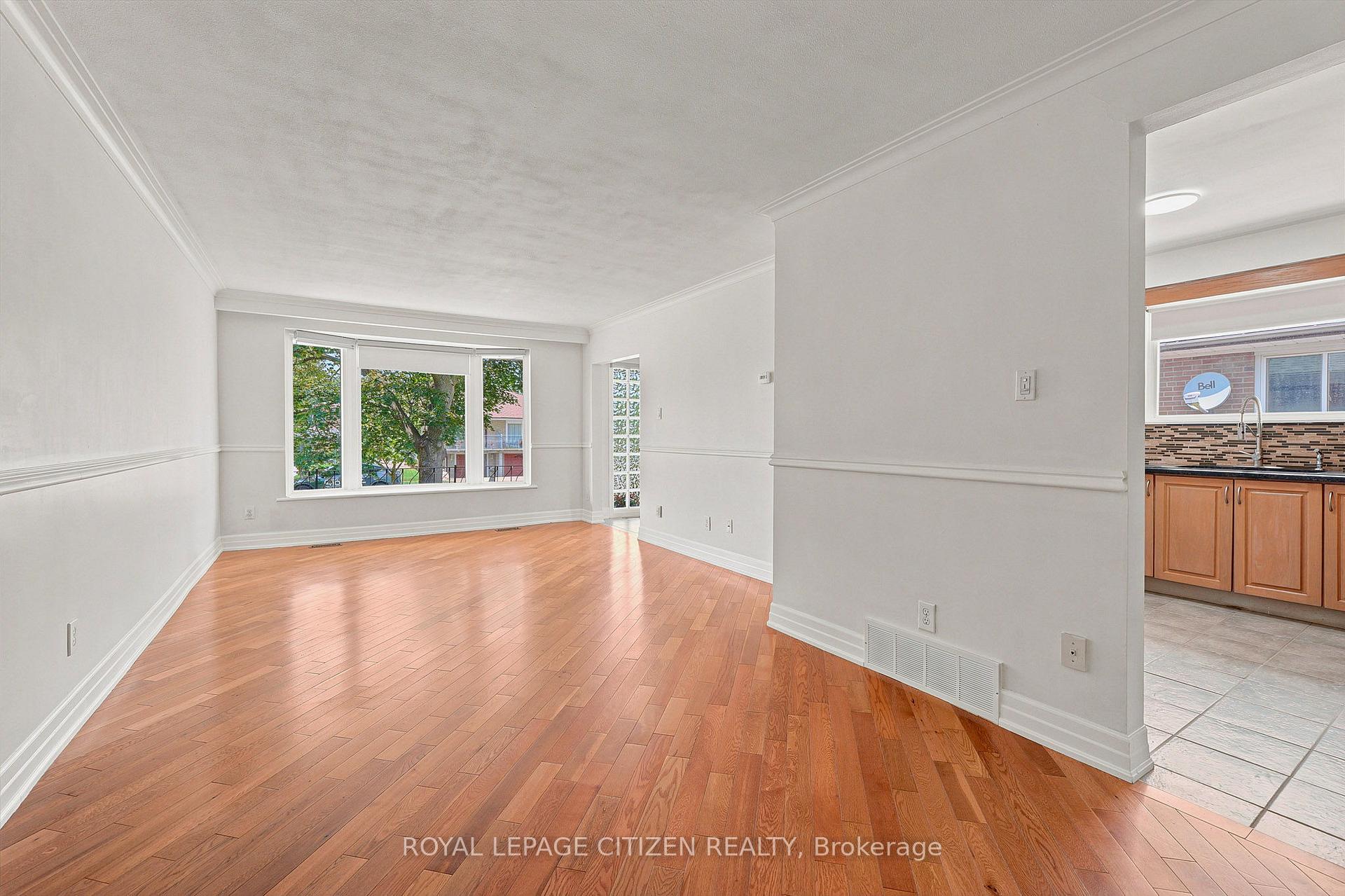 Photo 8 of 53 Grampian Crescent, North York, Humber Summit — HOMEH