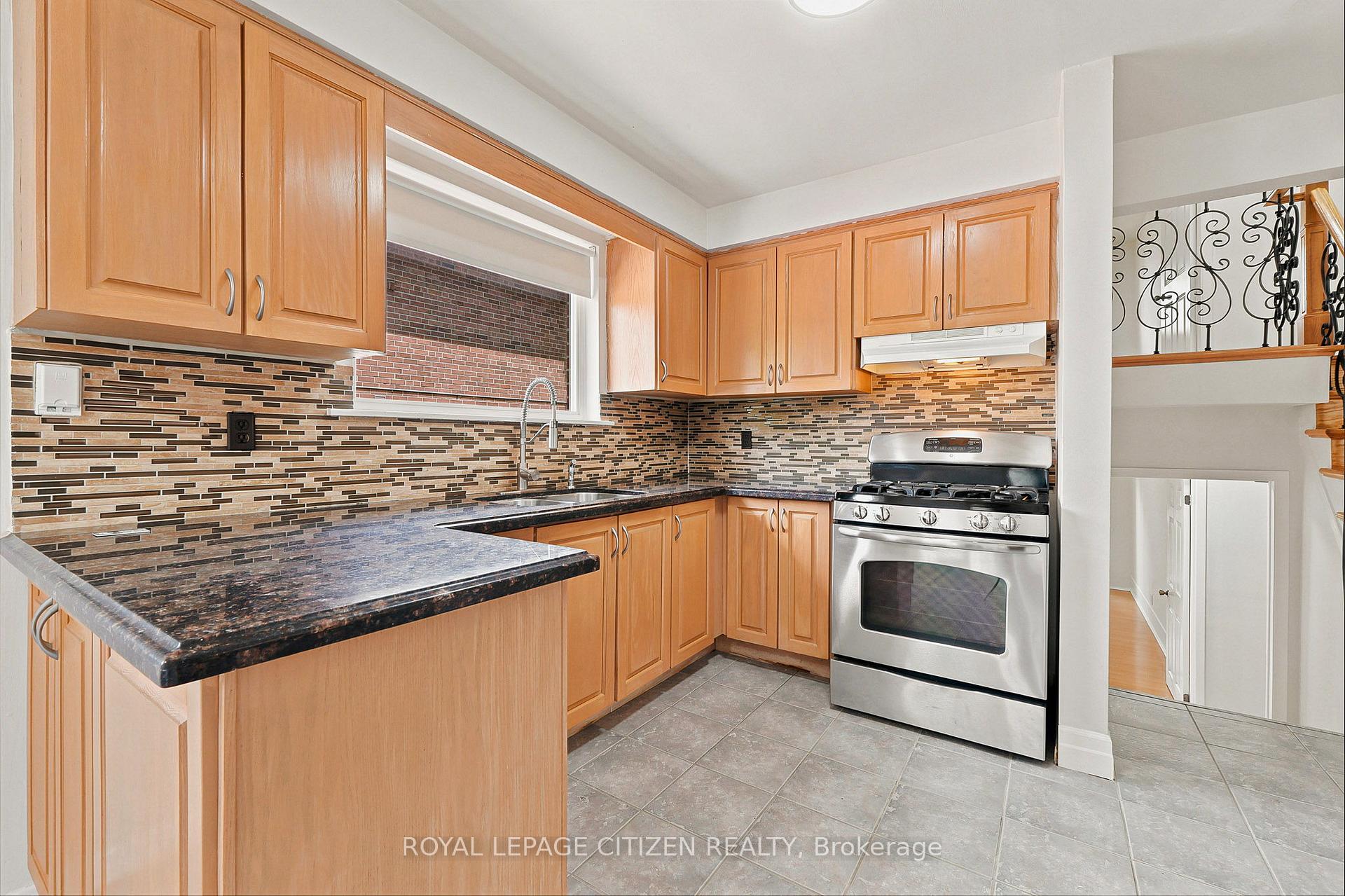 Photo 9 of 53 Grampian Crescent, North York, Humber Summit — HOMEH