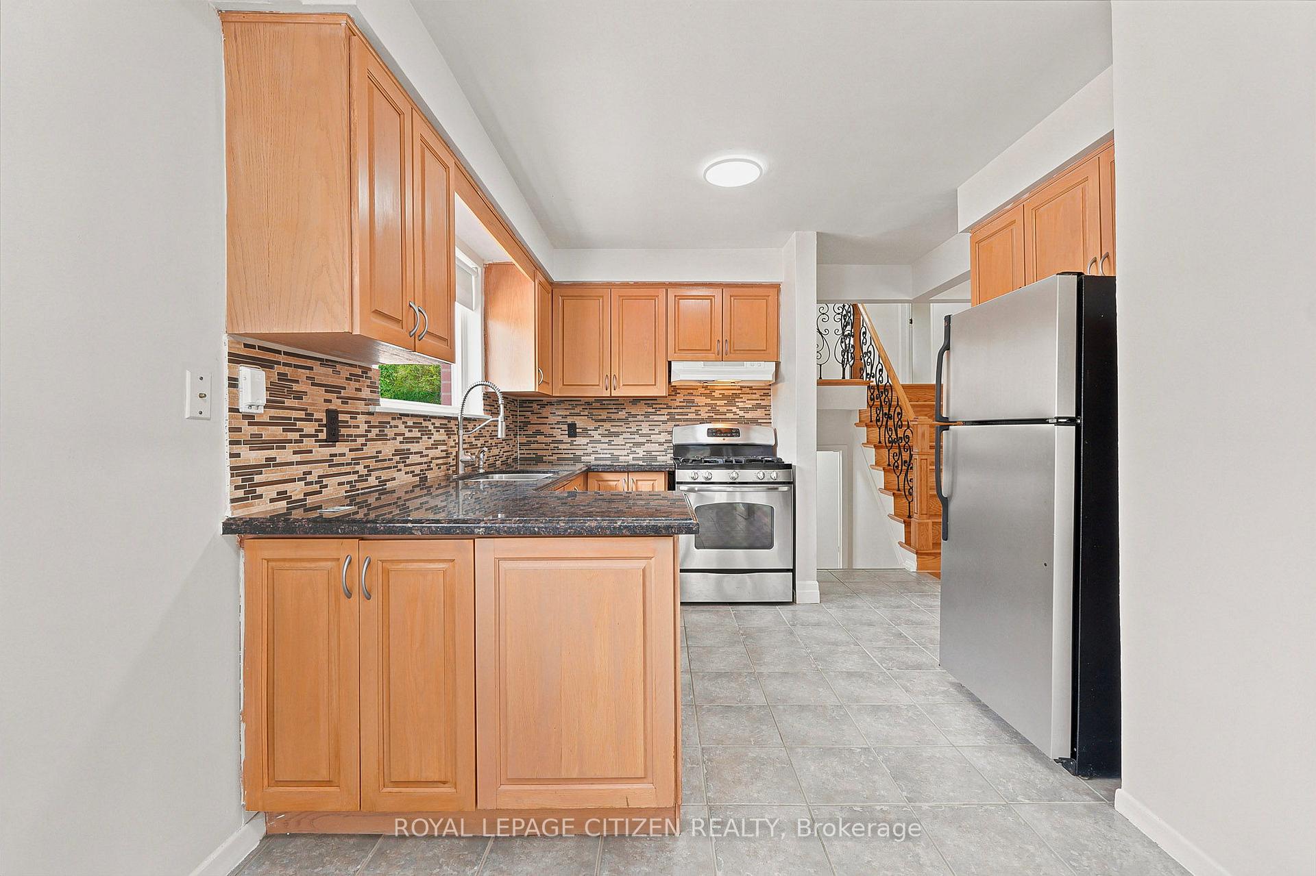 Photo 10 of 53 Grampian Crescent, North York, Humber Summit — HOMEH