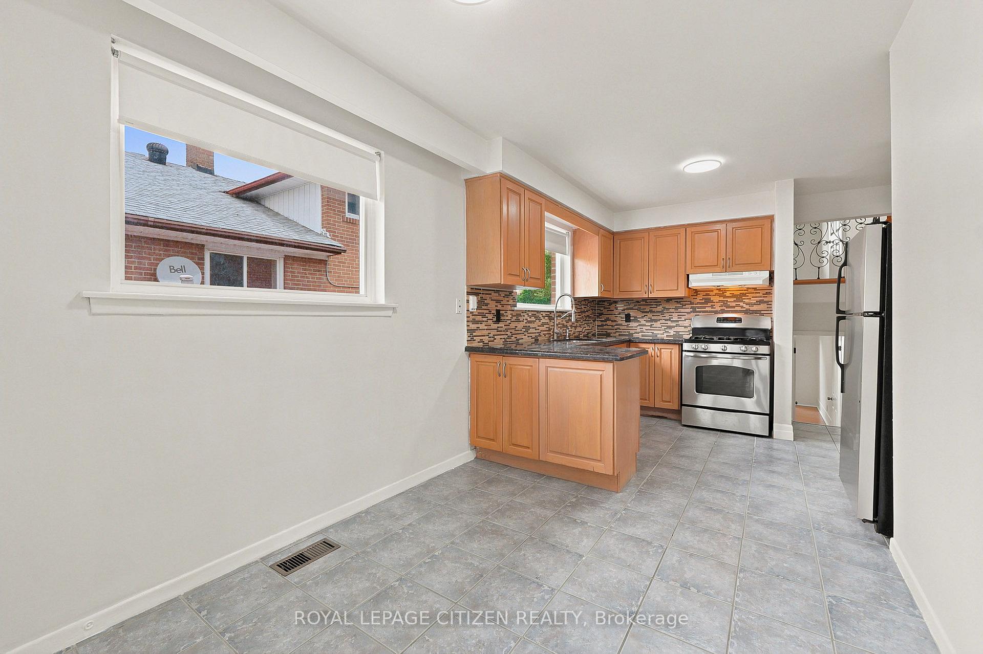 Photo 12 of 53 Grampian Crescent, North York, Humber Summit — HOMEH