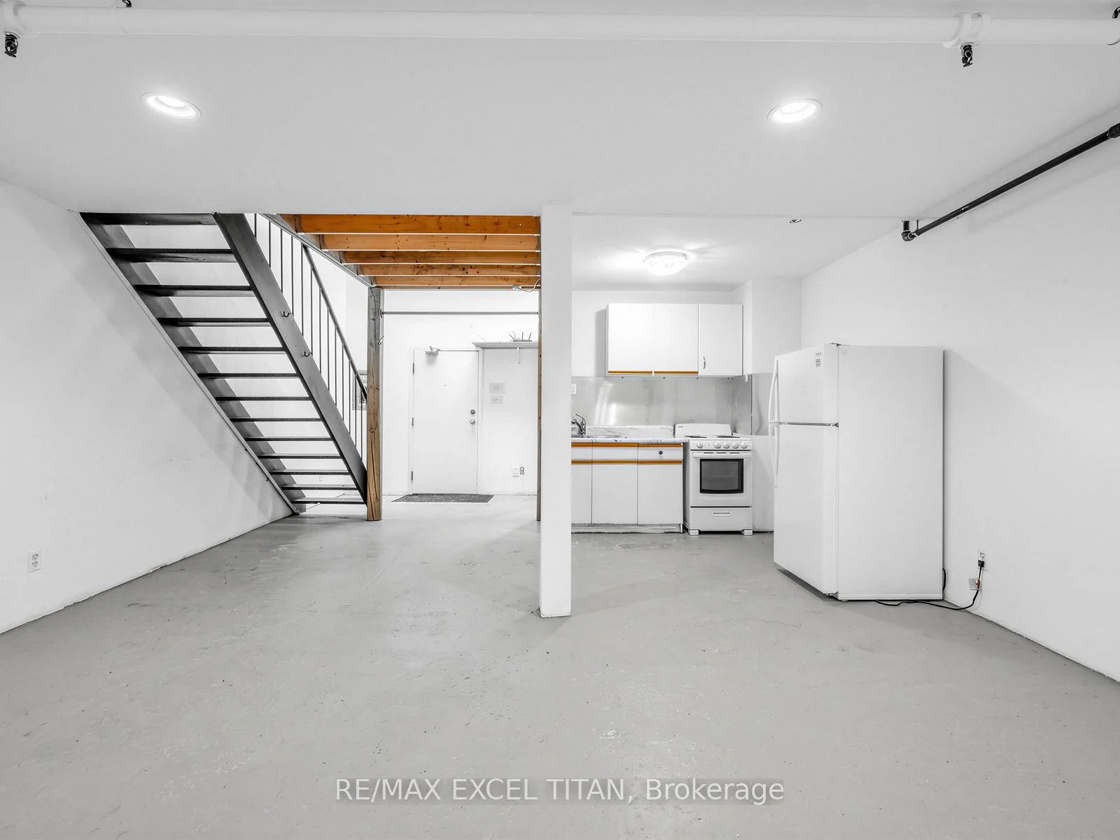 Photo 3 of Unit 202, 221 Sterling Road E, Toronto, Dufferin Grove — HOMEH