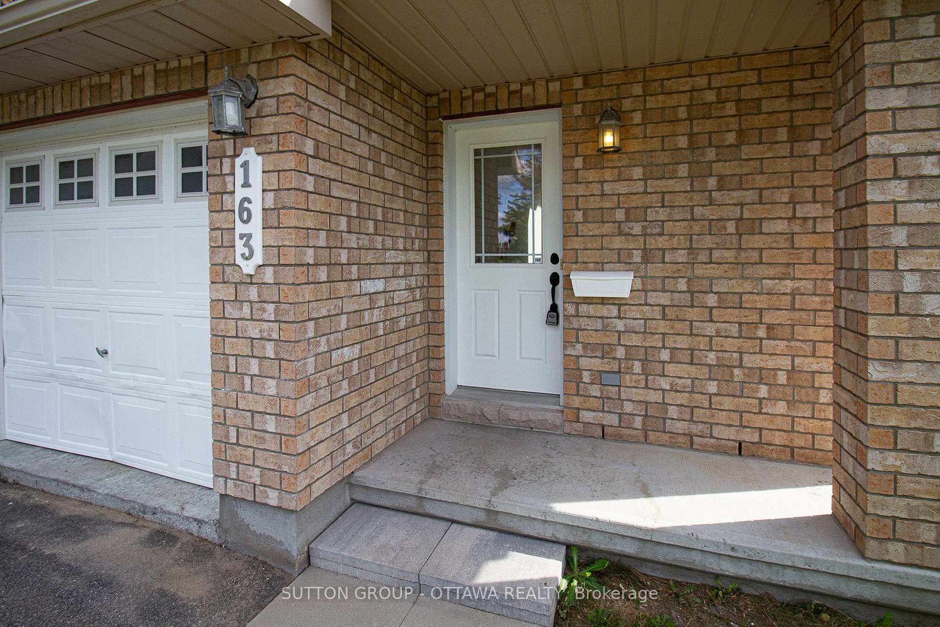 Photo 2 of 163 Silvermoon Crescent, Ottawa, Avalon East — HOMEH