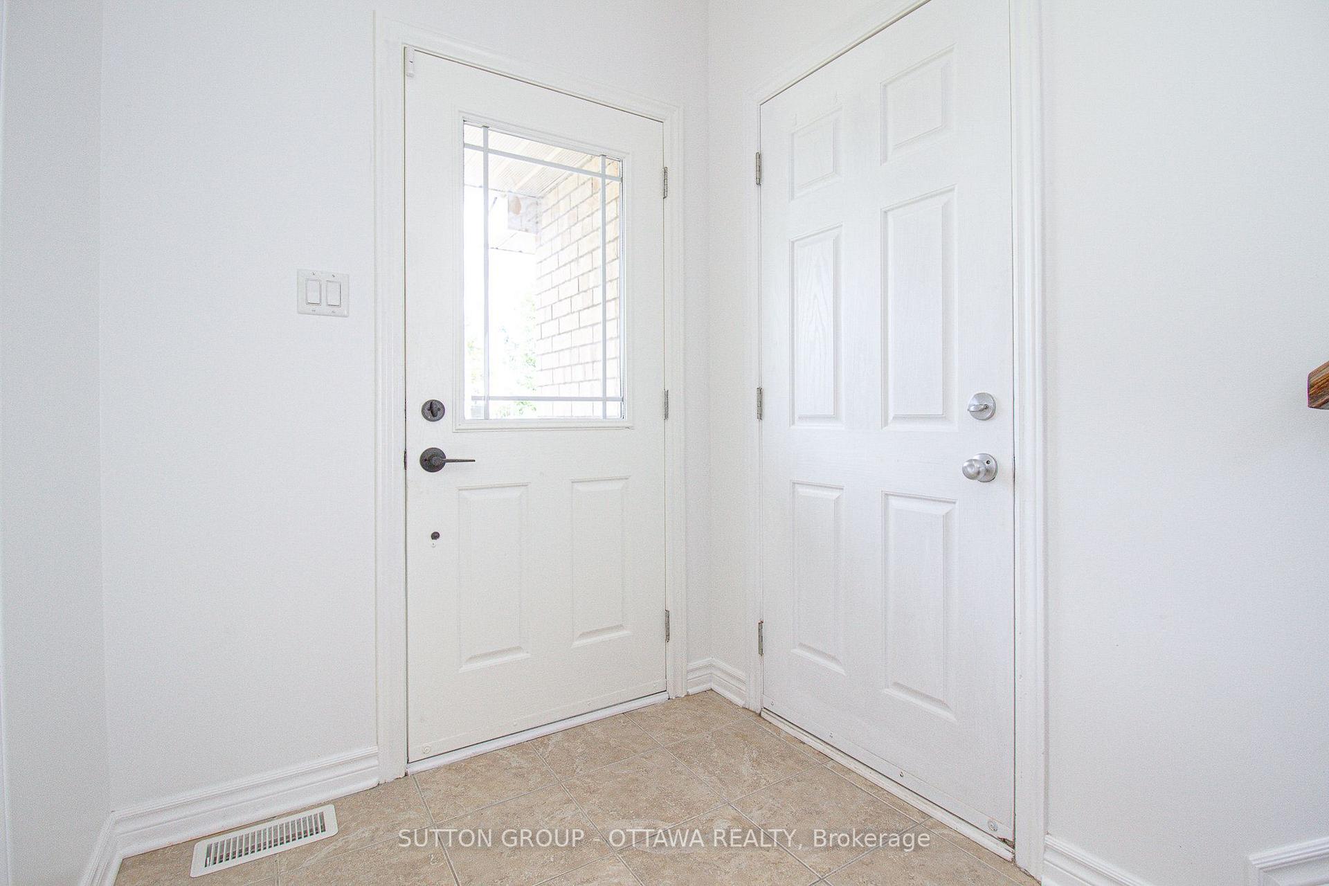 Photo 3 of 163 Silvermoon Crescent, Ottawa, Avalon East — HOMEH