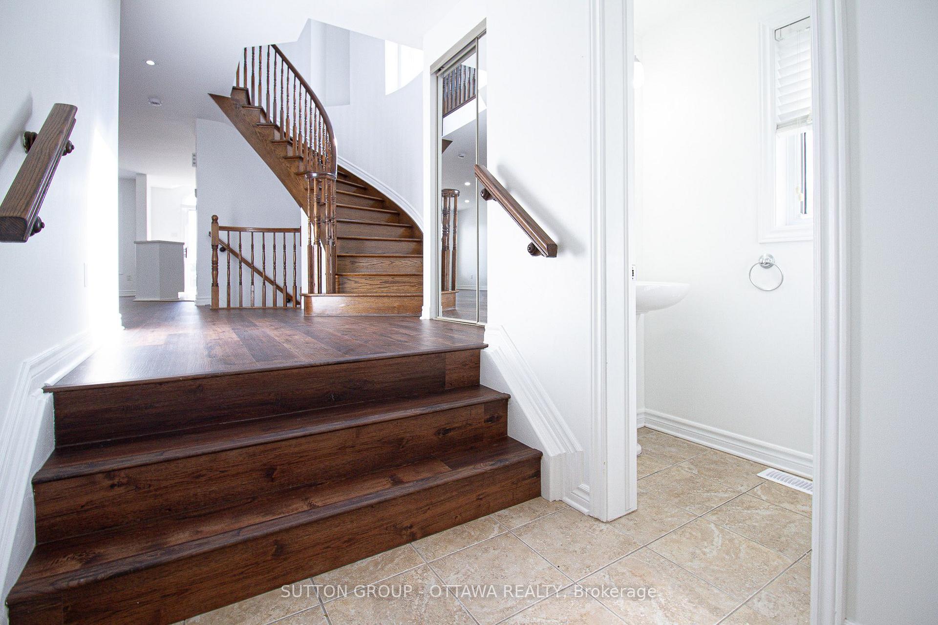 Photo 4 of 163 Silvermoon Crescent, Ottawa, Avalon East — HOMEH