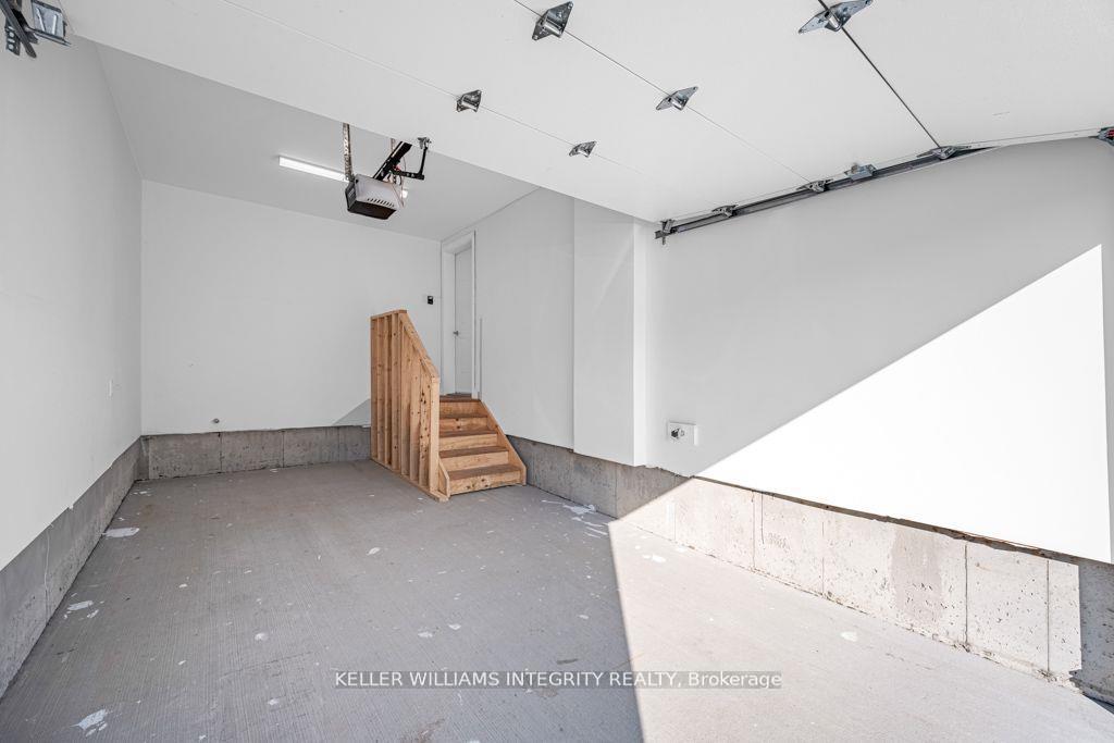 Photo 4 of Unit B, 875 Contour Street, Ottawa, Mer Bleue/Bradley Estates/Anderson Park — HOMEH