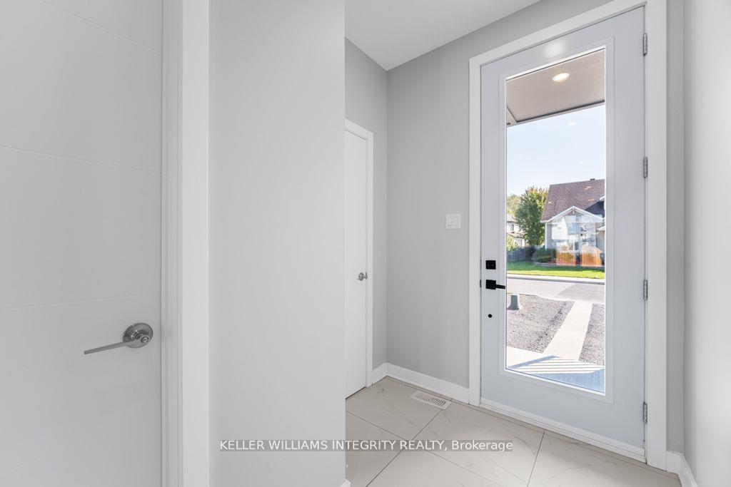 Photo 5 of Unit B, 875 Contour Street, Ottawa, Mer Bleue/Bradley Estates/Anderson Park — HOMEH