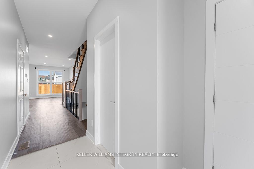 Photo 6 of Unit B, 875 Contour Street, Ottawa, Mer Bleue/Bradley Estates/Anderson Park — HOMEH