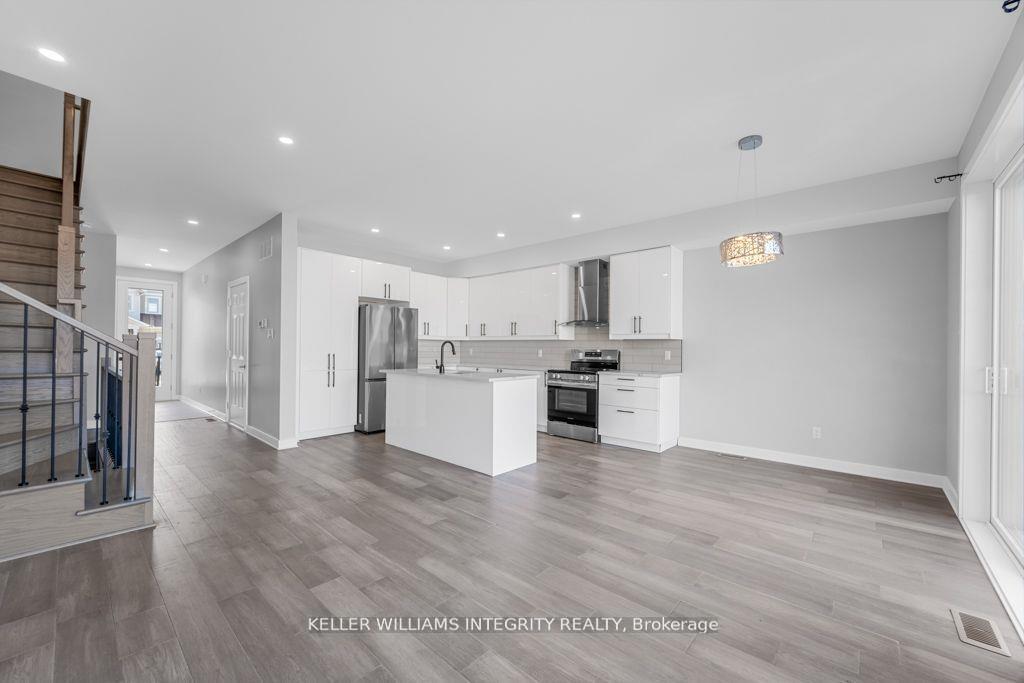 Photo 12 of Unit B, 875 Contour Street, Ottawa, Mer Bleue/Bradley Estates/Anderson Park — HOMEH