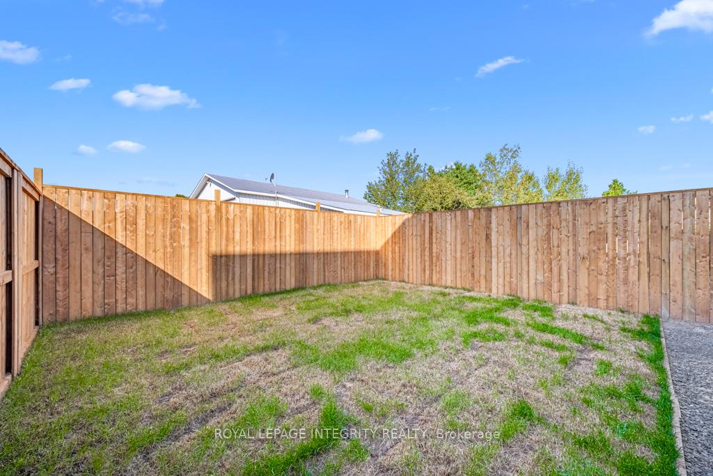 Photo 5 of Unit A, 875 Contour Street, Ottawa, Mer Bleue/Bradley Estates/Anderson Park — HOMEH