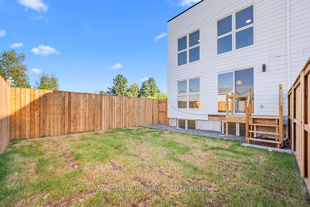 Photo 4 of Unit A, 875 Contour Street, Ottawa, Mer Bleue/Bradley Estates/Anderson Park — HOMEH