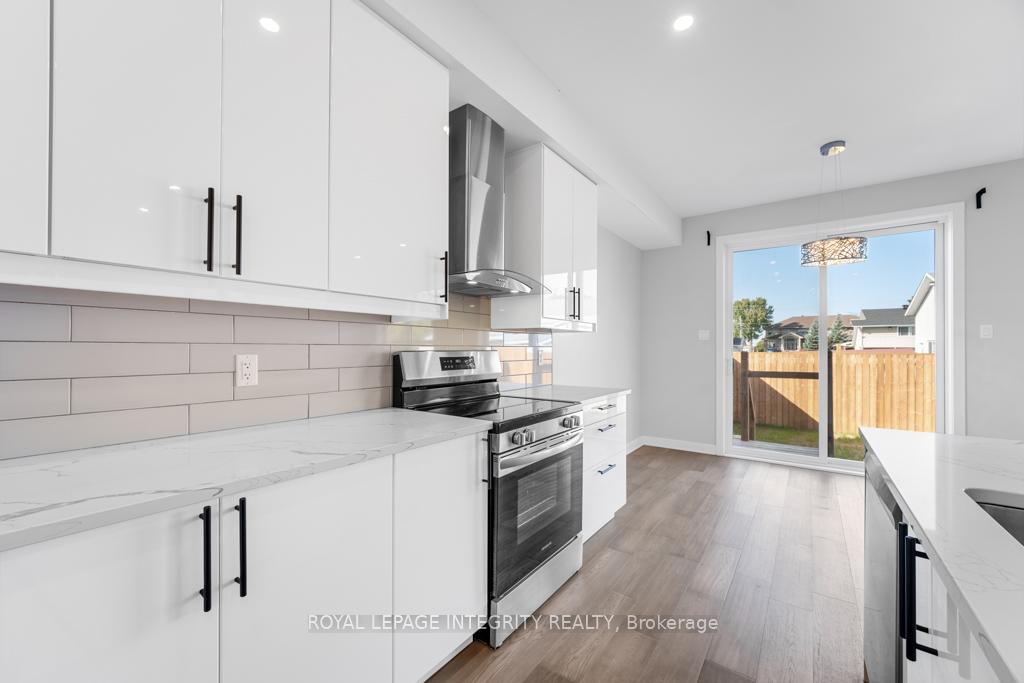 Photo 11 of Unit A, 875 Contour Street, Ottawa, Mer Bleue/Bradley Estates/Anderson Park — HOMEH
