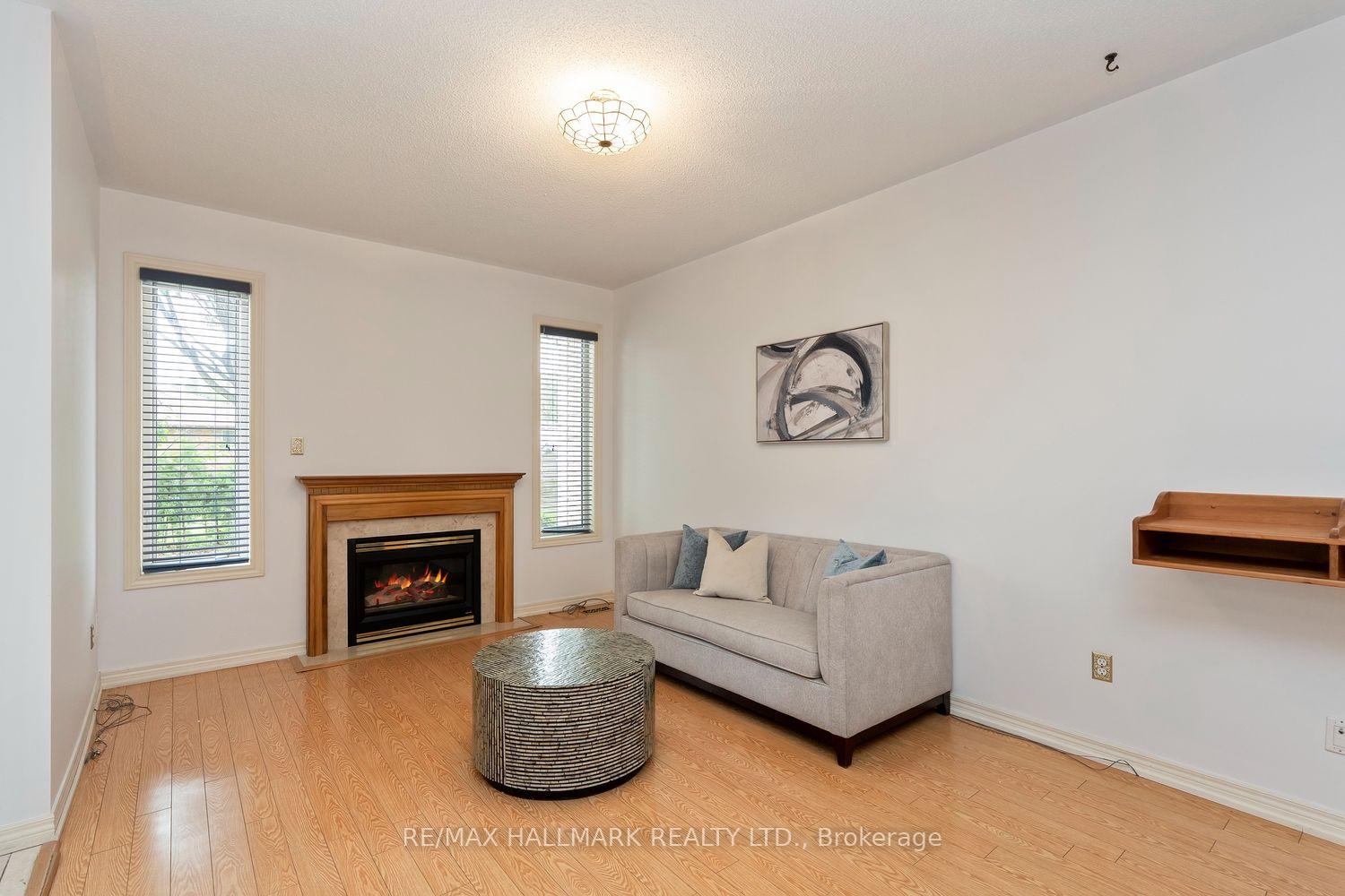 Photo 4 of 43 Kimberly Drive, Whitby, Brooklin — HOMEH