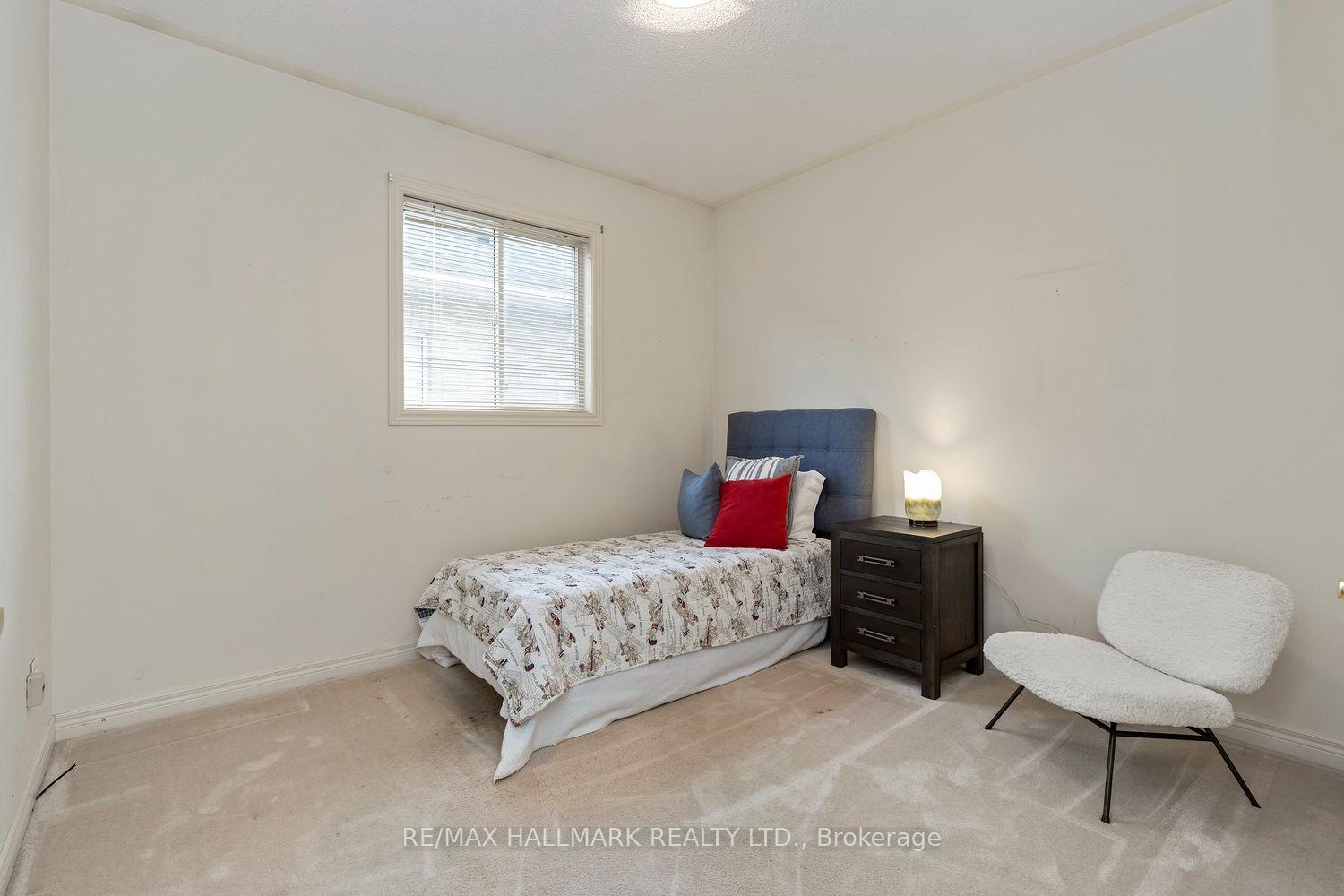 Photo 10 of 43 Kimberly Drive, Whitby, Brooklin — HOMEH