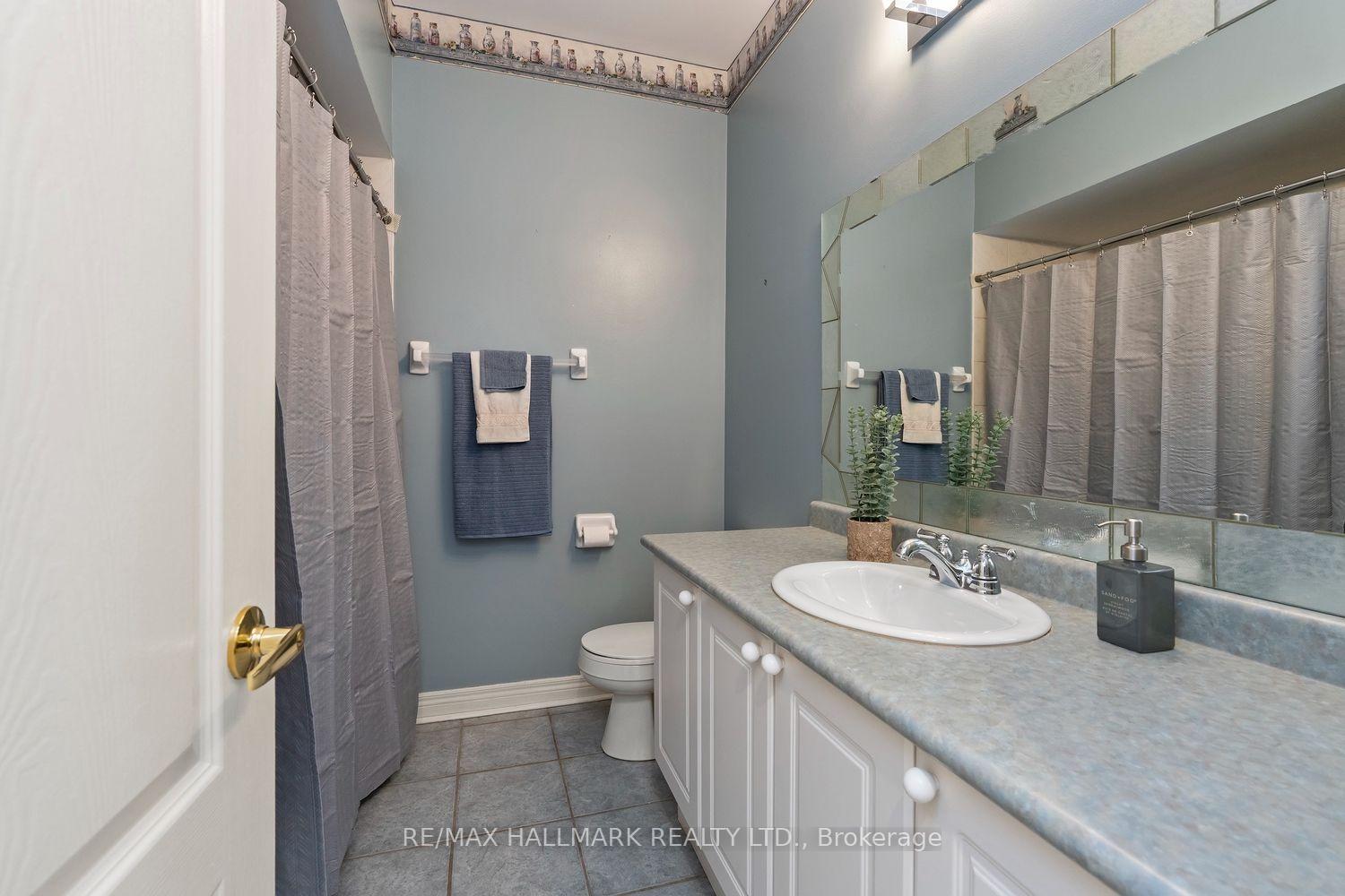 Photo 11 of 43 Kimberly Drive, Whitby, Brooklin — HOMEH