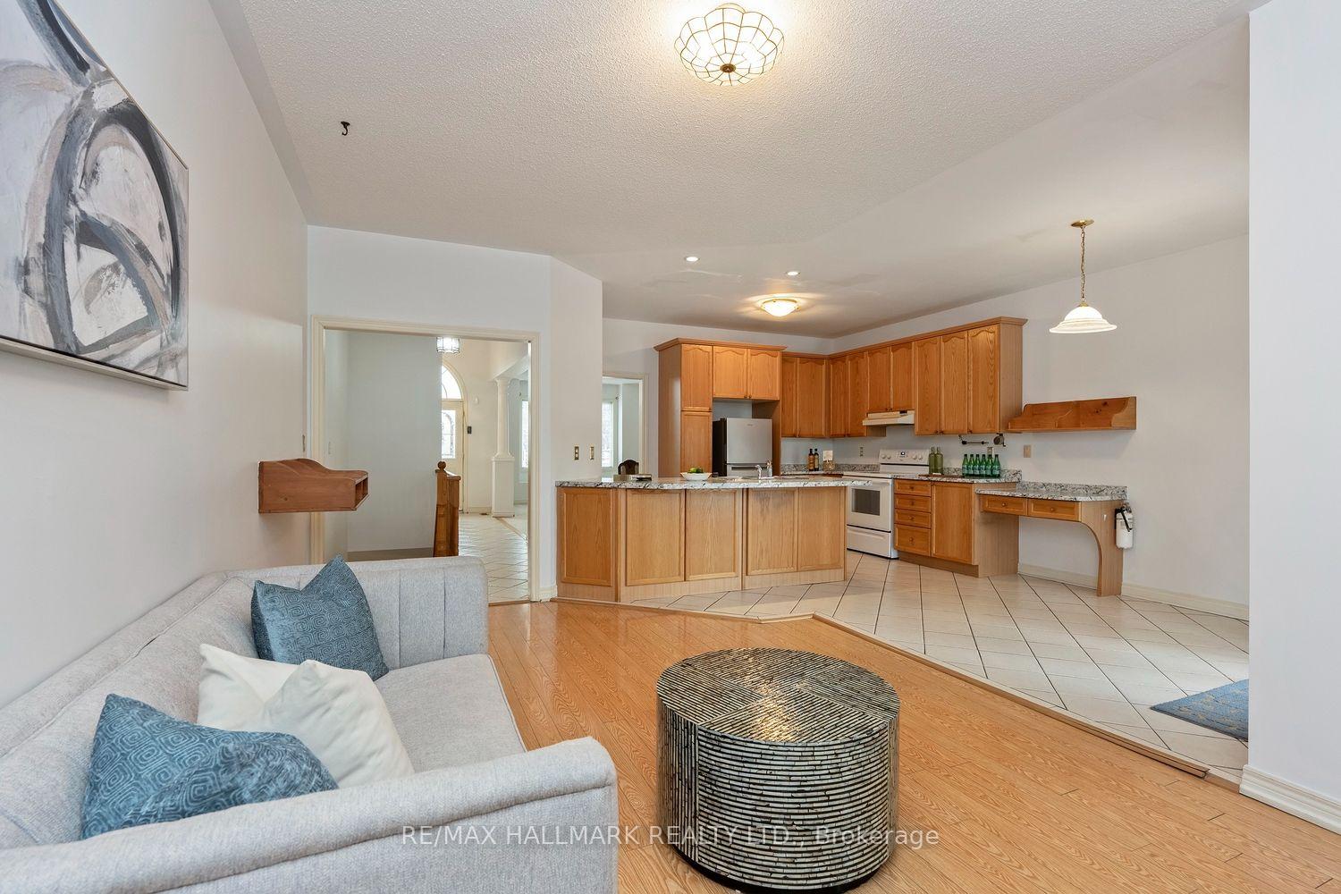 Photo 23 of 43 Kimberly Drive, Whitby, Brooklin — HOMEH
