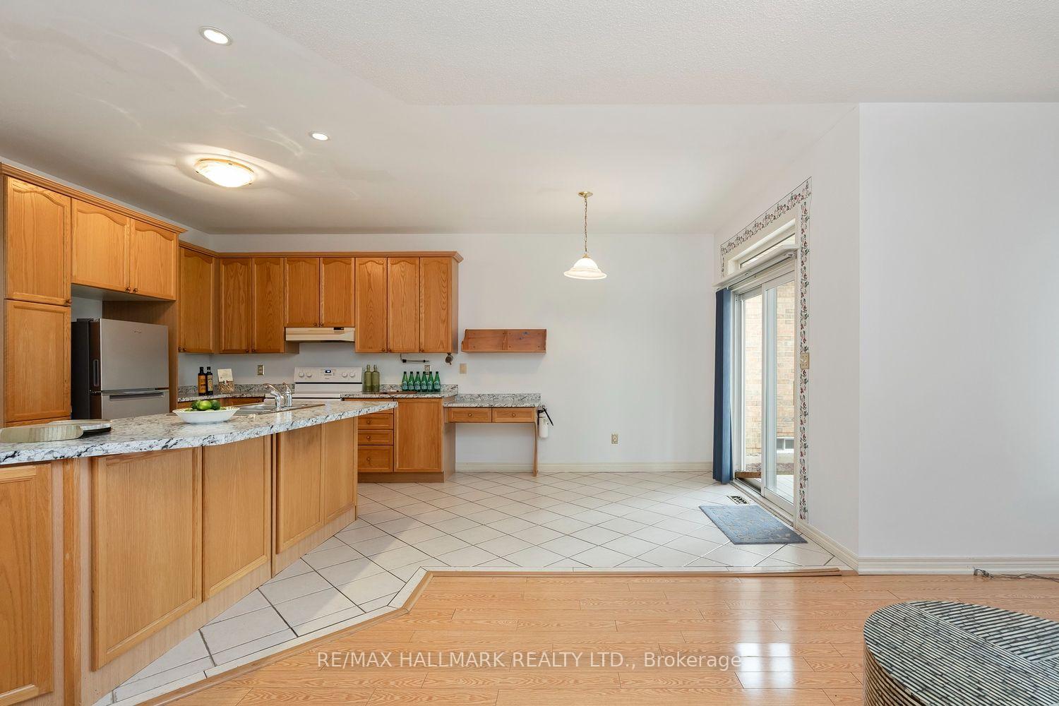 Photo 24 of 43 Kimberly Drive, Whitby, Brooklin — HOMEH